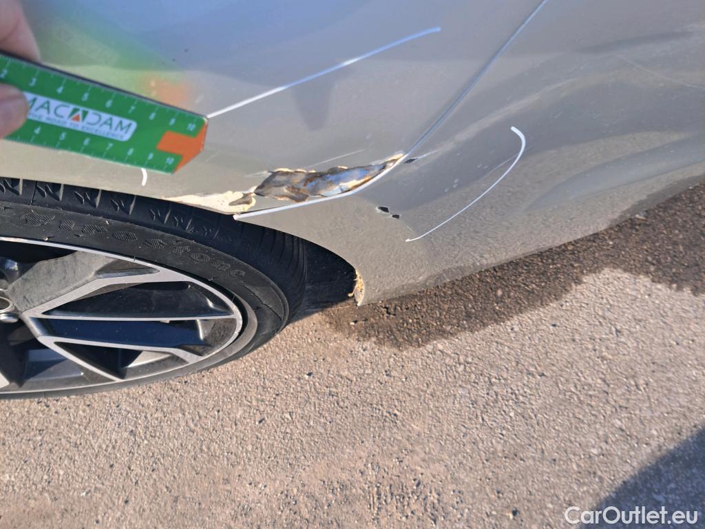  Toyota  Corolla TOYOTA  / 2019 / 5P / familiar 2.0 180H FEEL! E-CVT TOURING SPORT #5