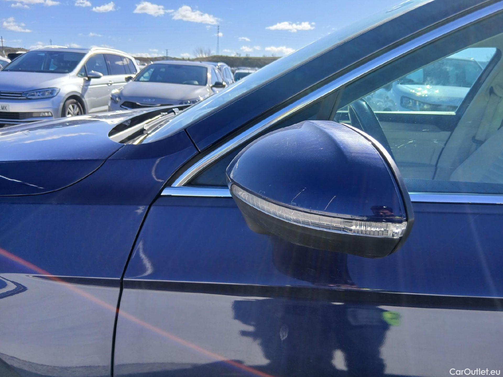  Volkswagen  Passat VOLKSWAGEN  / 2014 / 4P / sedán Sport 2.0 TDI 140kW (190CV) DSG #11