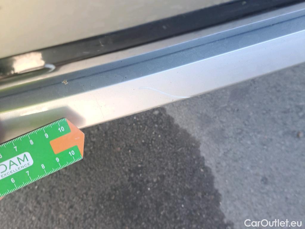  Toyota  Corolla TOYOTA  / 2019 / 5P / familiar 2.0 180H FEEL! E-CVT TOURING SPORT #43