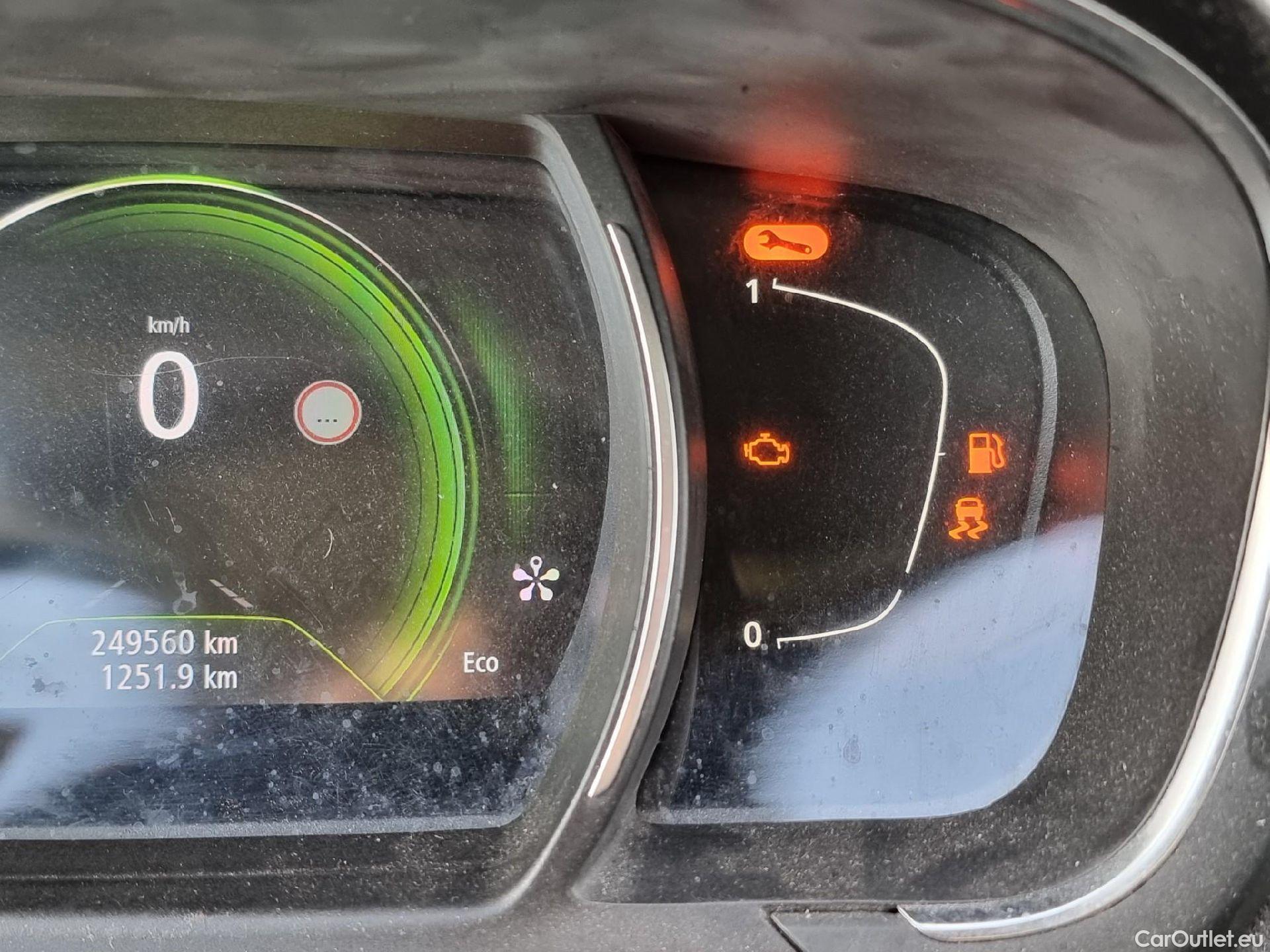  Renault  Scenic RENAULT Scénic / 2016 / 5P / monovolumen compacto Zen Energy dCi 96kW (130CV) #1