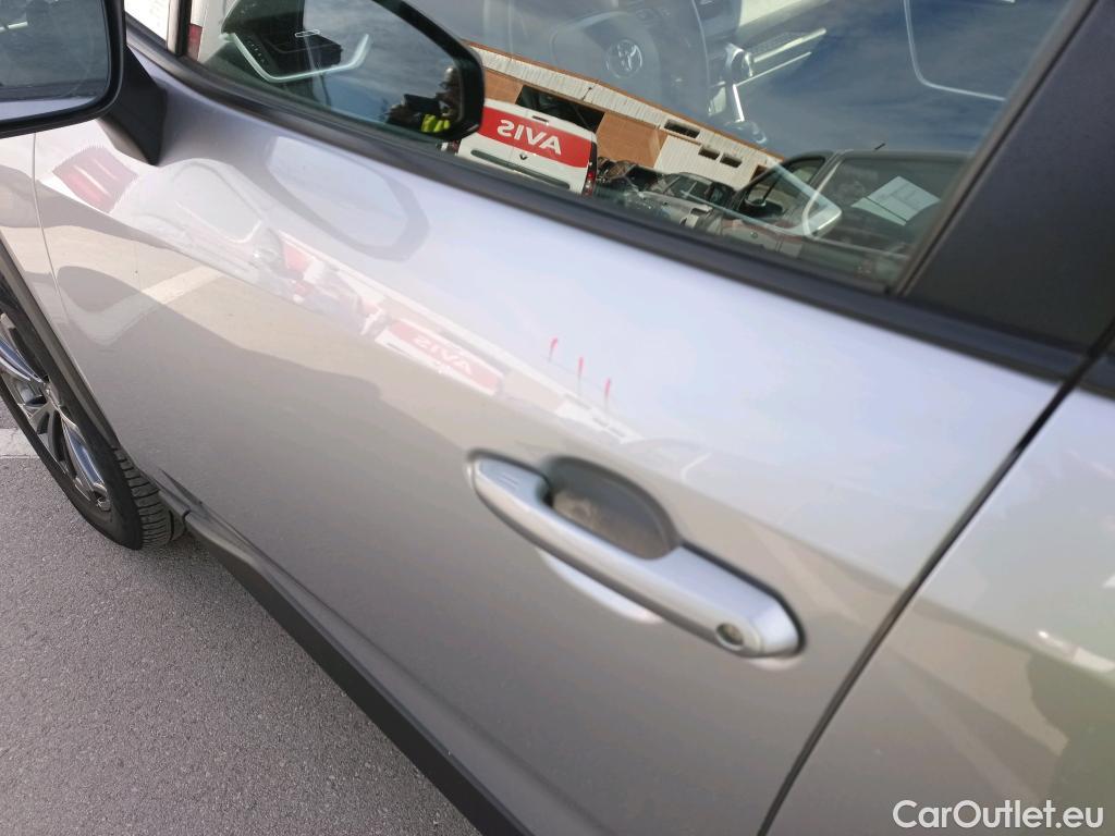  Toyota  RAV4 TOYOTA  / 2018 / 5P / todoterreno 2.5l 220H Advance 4WD #1