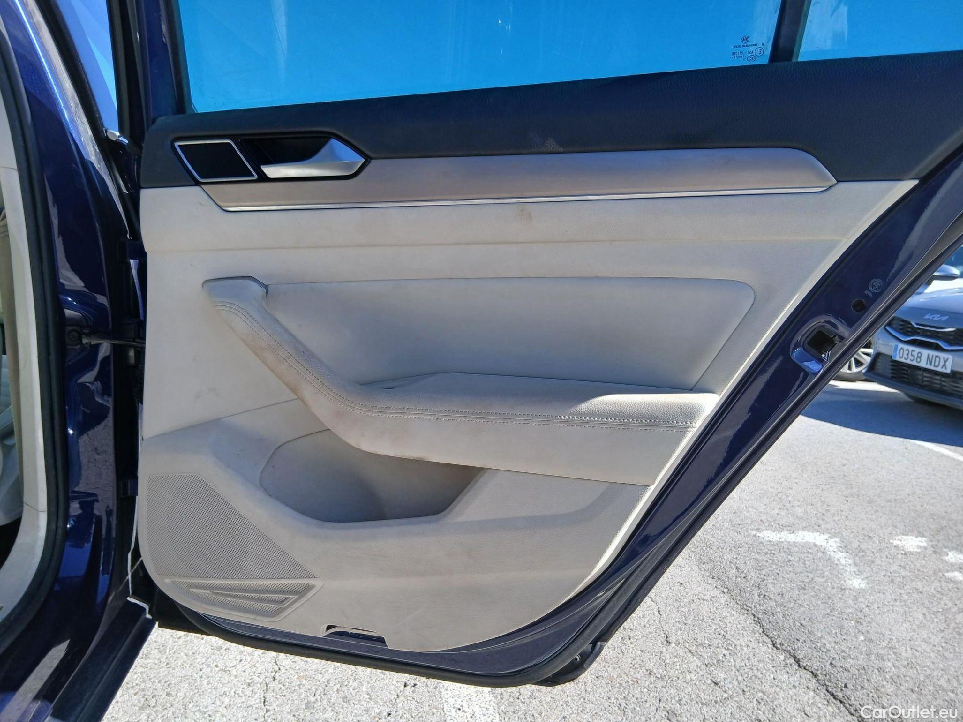  Volkswagen  Passat VOLKSWAGEN  / 2014 / 4P / sedán Sport 2.0 TDI 140kW (190CV) DSG #43