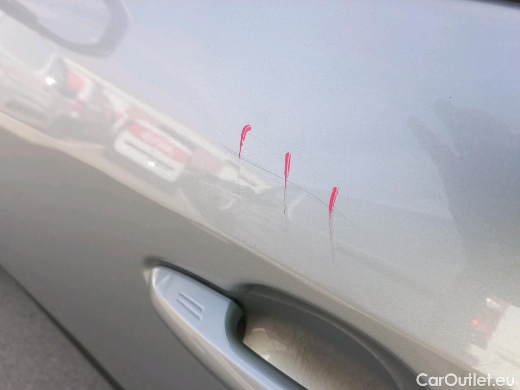  Toyota  RAV4 TOYOTA  / 2018 / 5P / todoterreno 2.5l 220H Advance 4WD #2