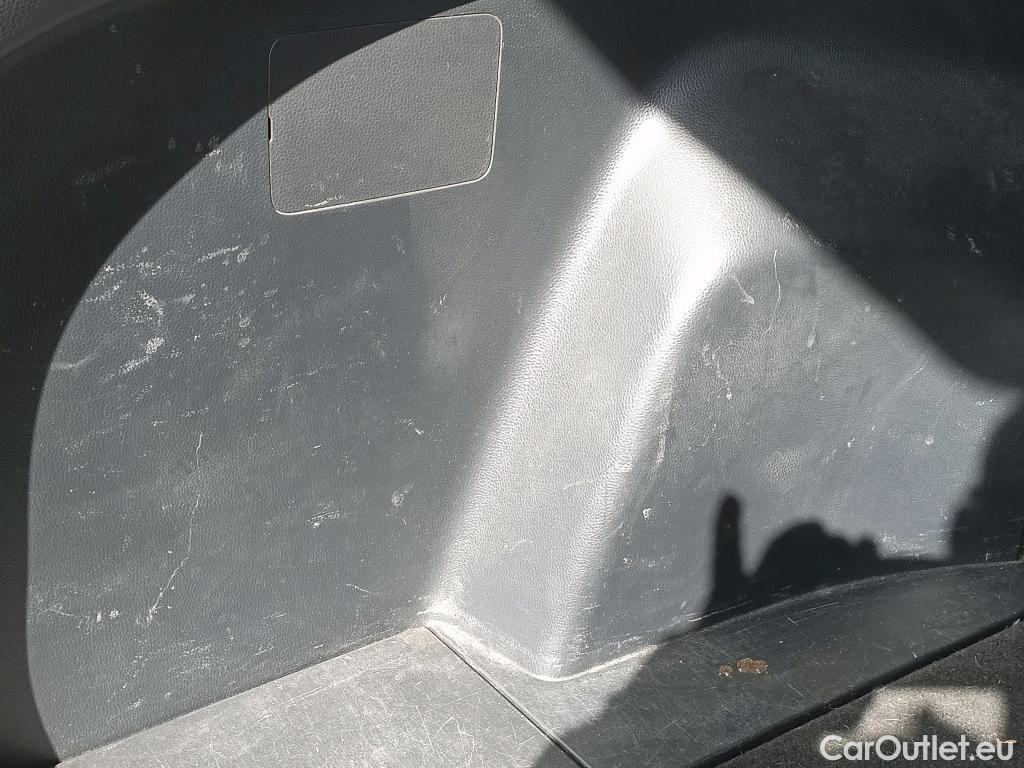  Toyota  RAV4 TOYOTA  / 2018 / 5P / todoterreno 2.5l 220H Advance 4WD #19