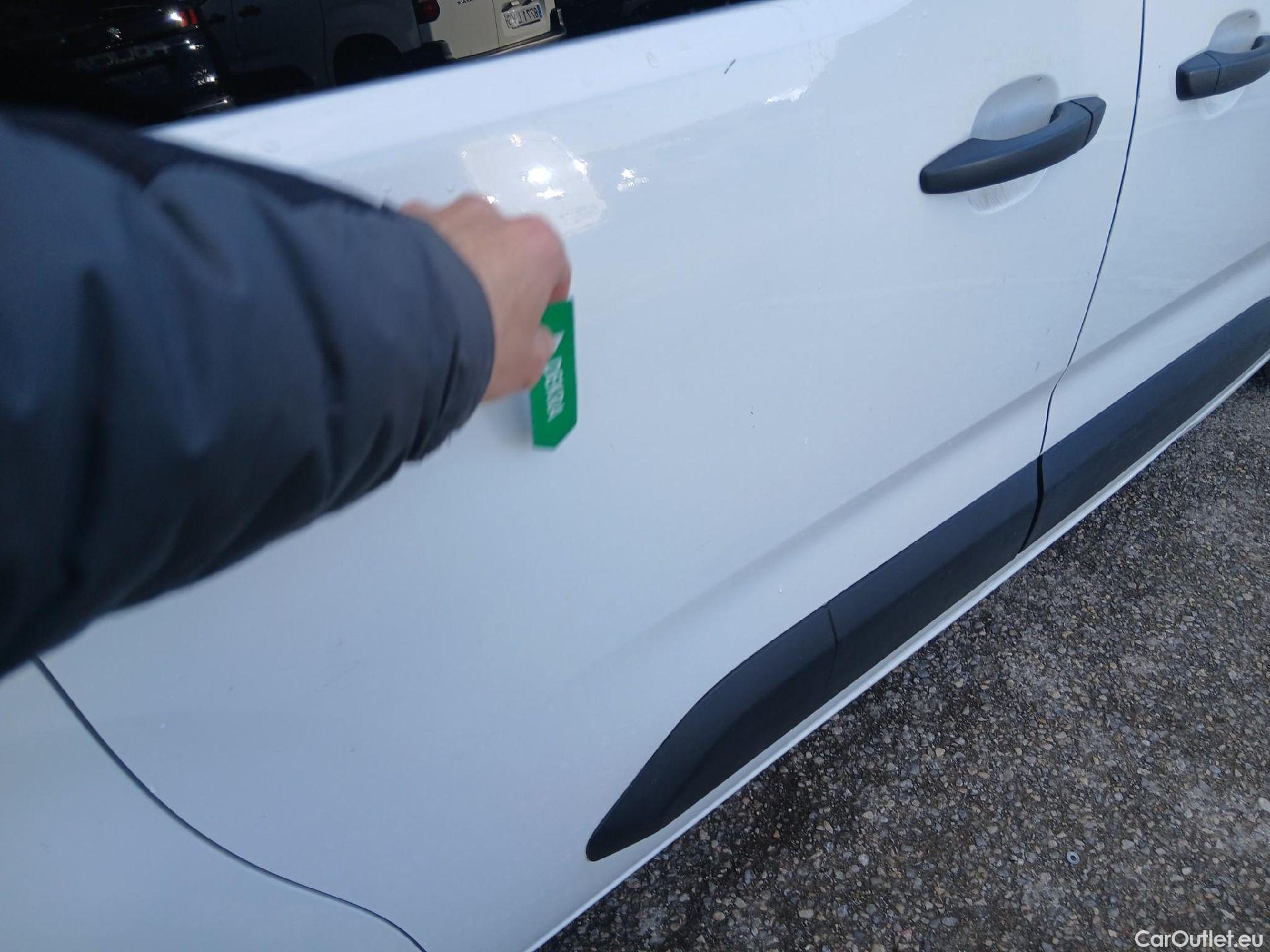  Citroen  Berlingo CITROEN  / 2018 / 4P / combi Talla M BlueHDi 100 LIVE (AC) #16