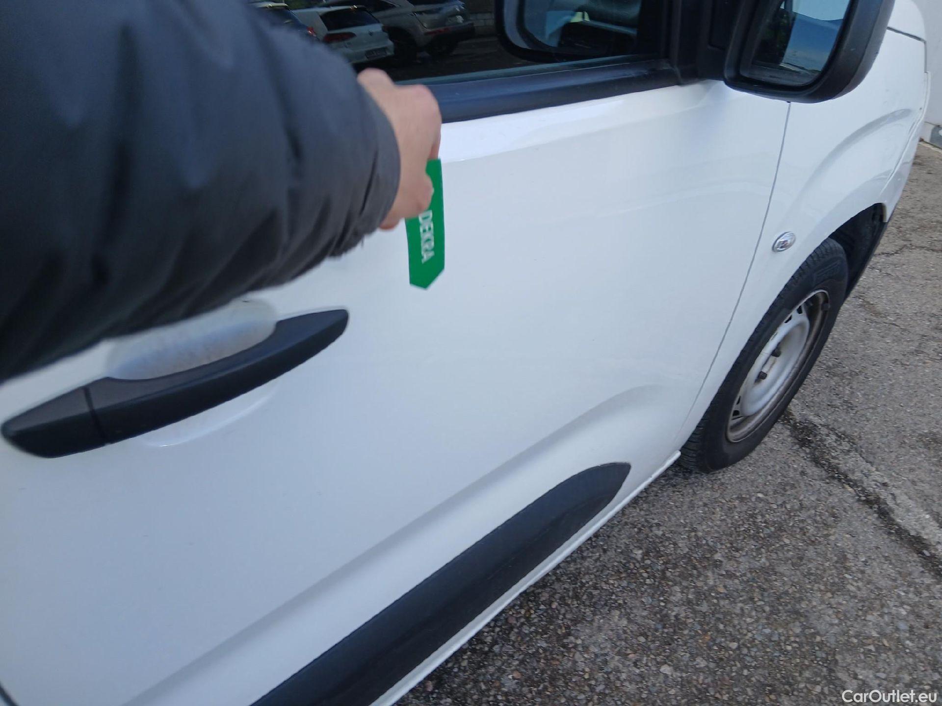  Citroen  Berlingo CITROEN  / 2018 / 4P / combi Talla M BlueHDi 100 LIVE (AC) #18