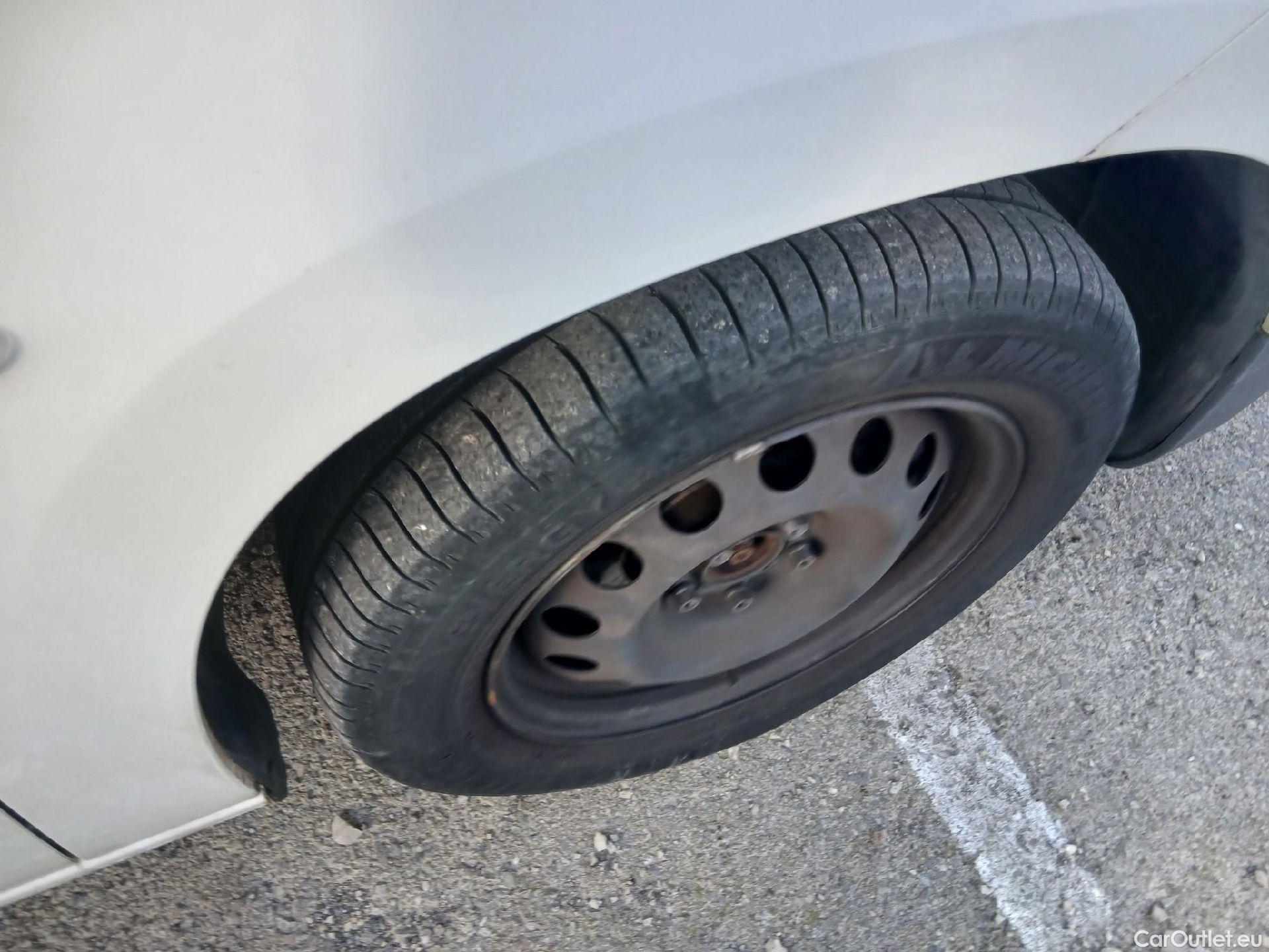  Citroen  Berlingo CITROEN  / 2018 / 5P / combi Talla M PureTech 110 S&S FEEL #32