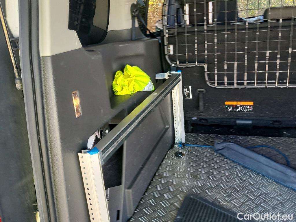  Ford  Grand Tourneo FORD  Connect / 2013 / 5P / monovolumen 1.5 TDCi 74kW (100CV) Titanium #32