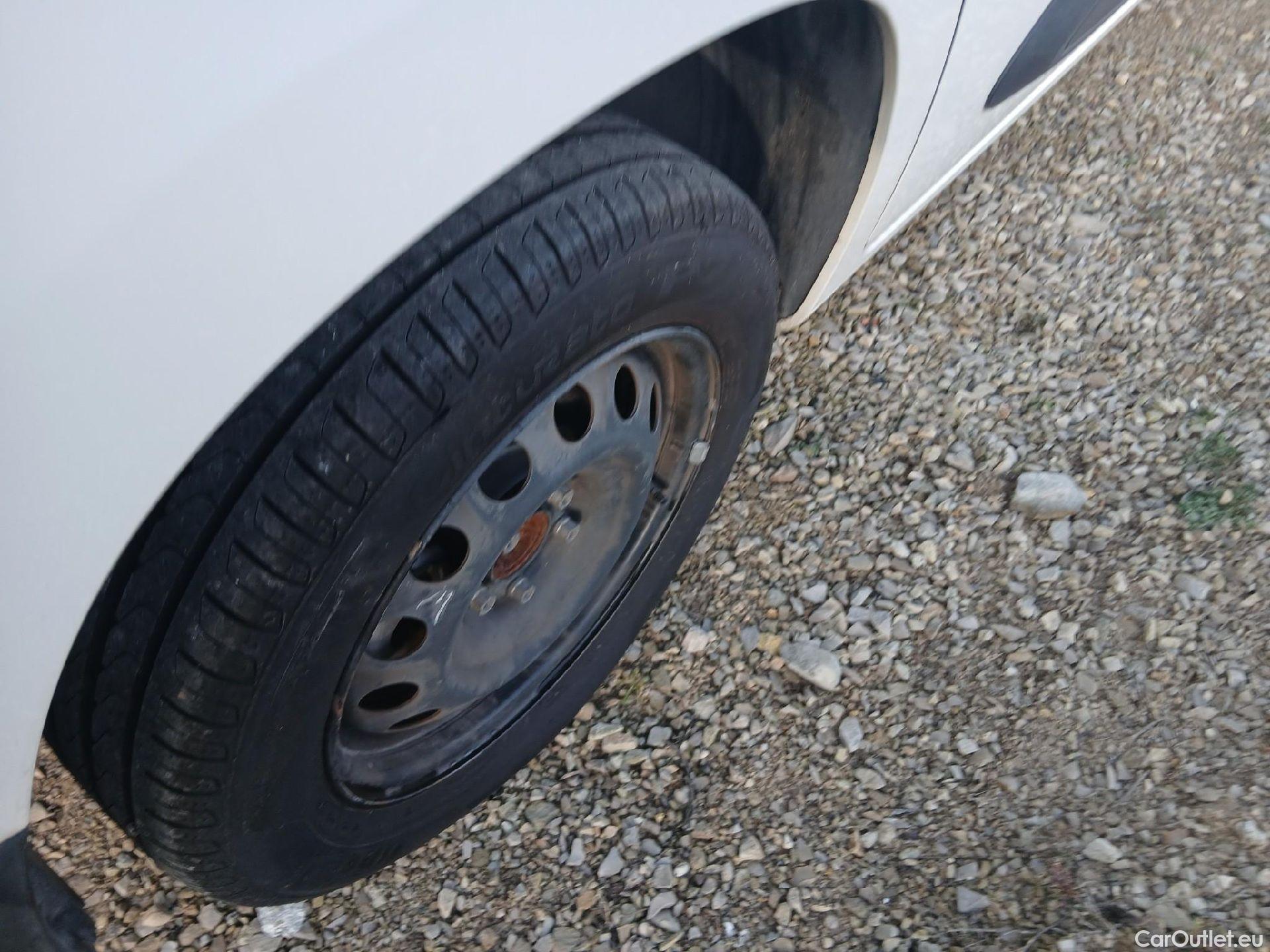  Citroen  Berlingo CITROEN  / 2018 / 5P / combi Talla M PureTech 110 S&S FEEL #22