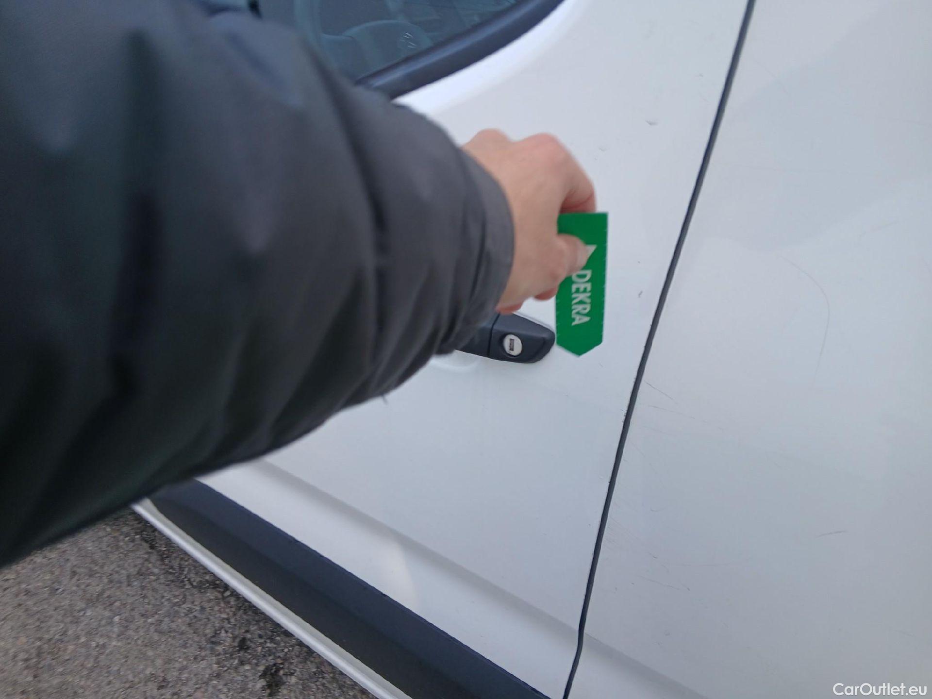  Citroen  Berlingo CITROEN  / 2018 / 4P / combi Talla M BlueHDi 100 LIVE (AC) #6