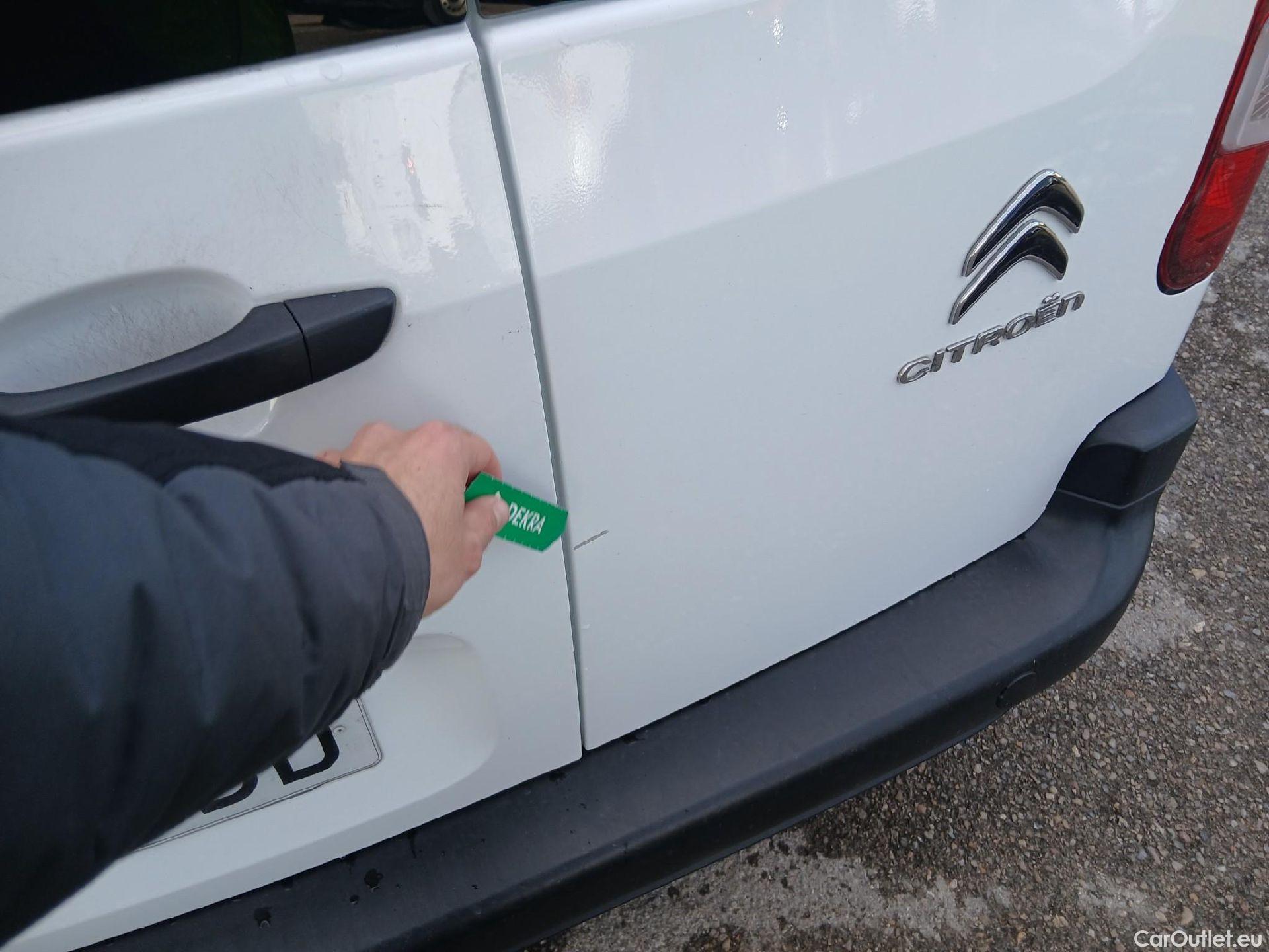  Citroen  Berlingo CITROEN  / 2018 / 4P / combi Talla M BlueHDi 100 LIVE (AC) #12