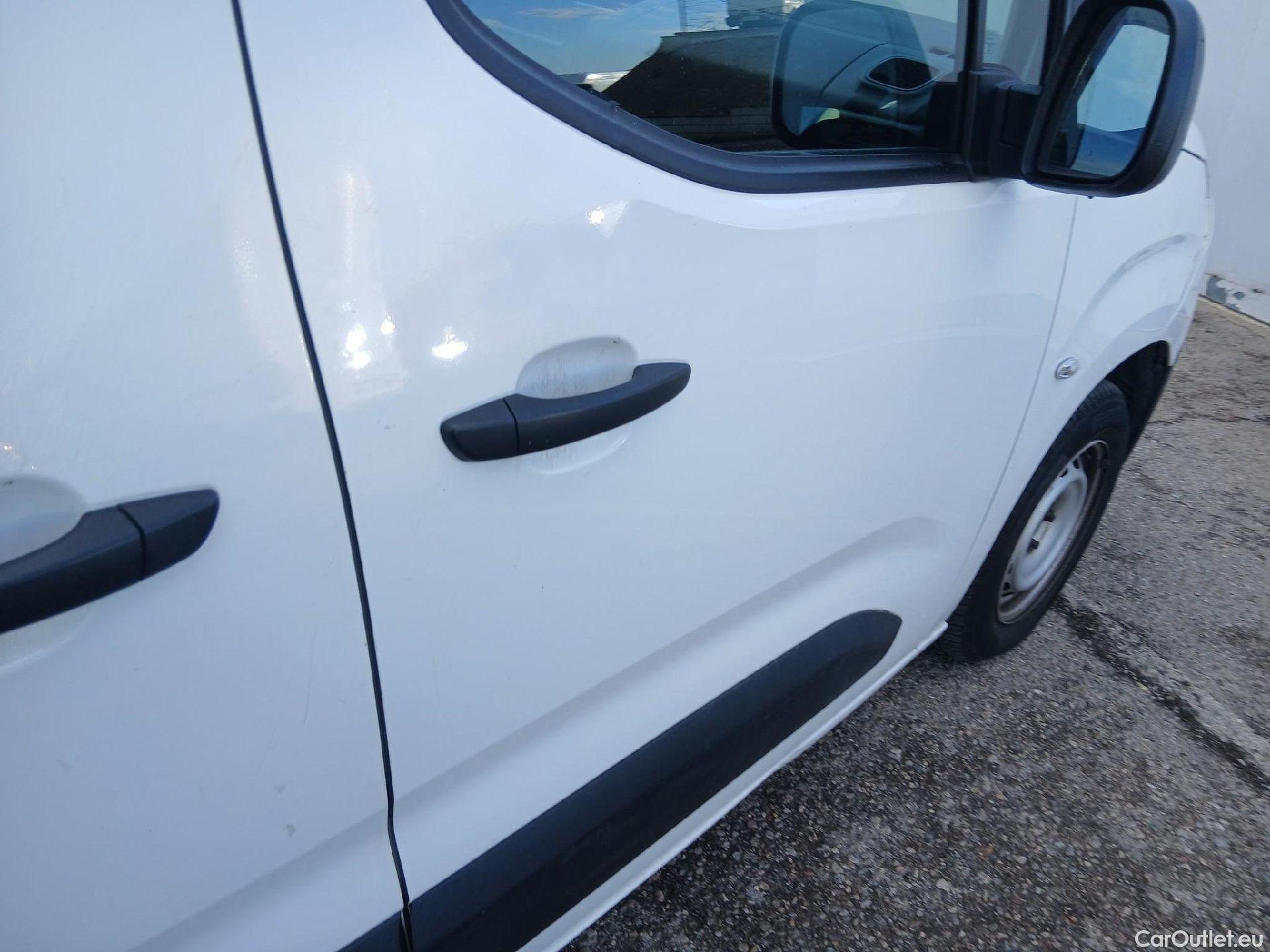  Citroen  Berlingo CITROEN  / 2018 / 4P / combi Talla M BlueHDi 100 LIVE (AC) #17