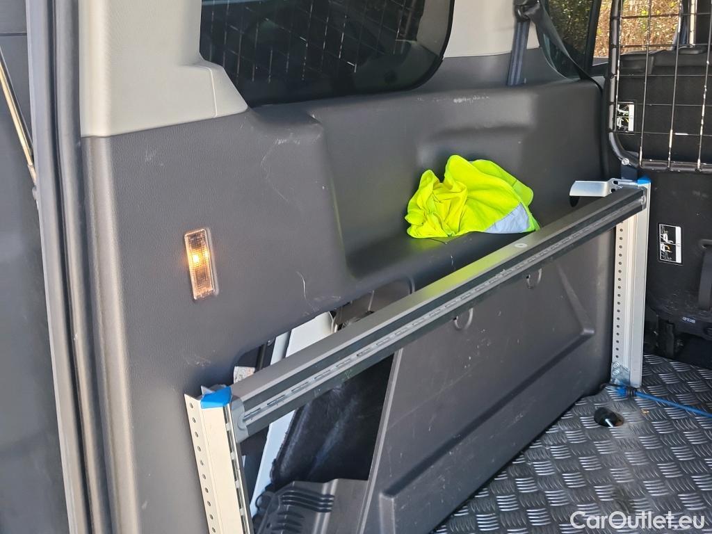  Ford  Grand Tourneo FORD  Connect / 2013 / 5P / monovolumen 1.5 TDCi 74kW (100CV) Titanium #28