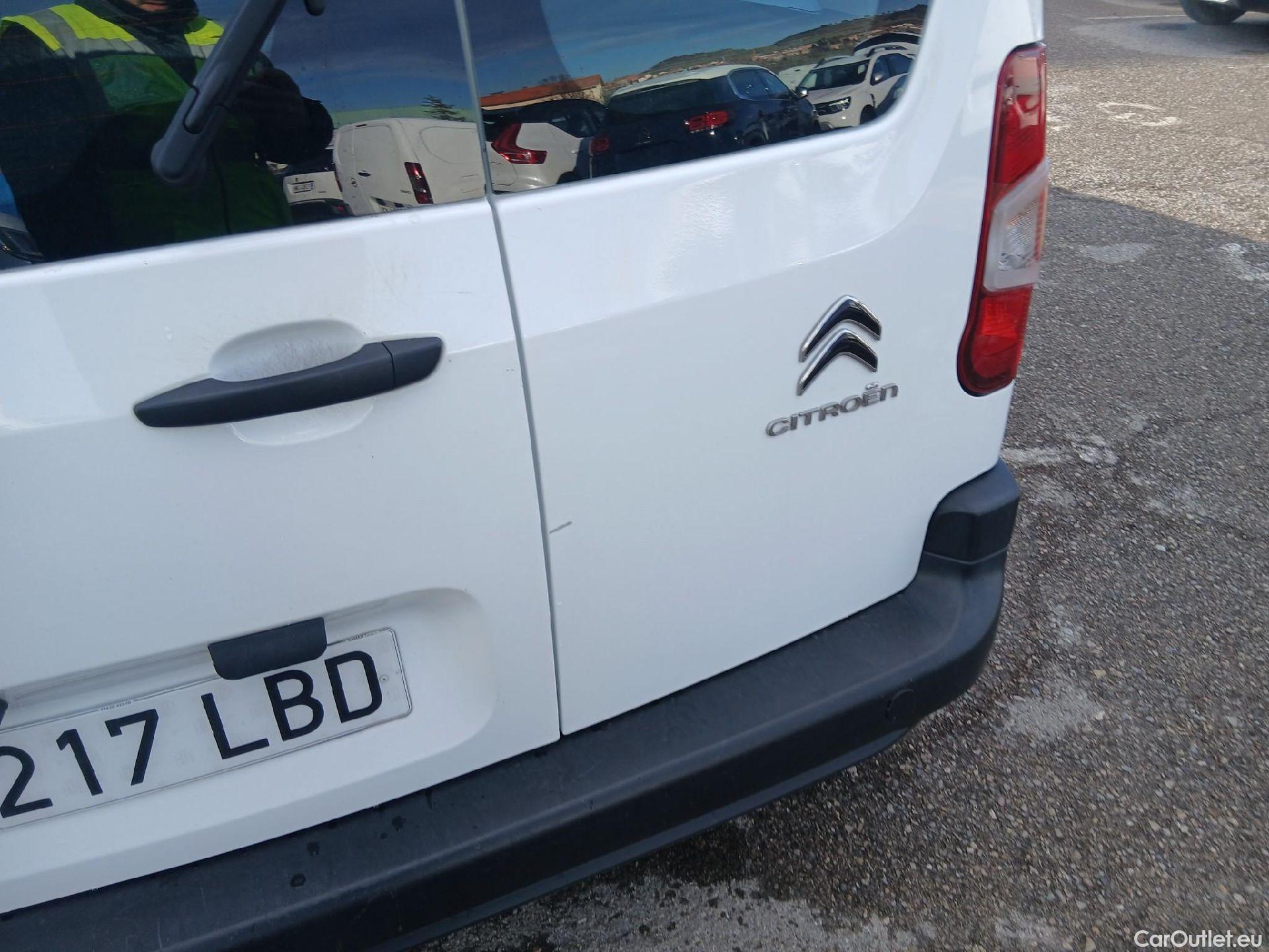  Citroen  Berlingo CITROEN  / 2018 / 4P / combi Talla M BlueHDi 100 LIVE (AC) #11