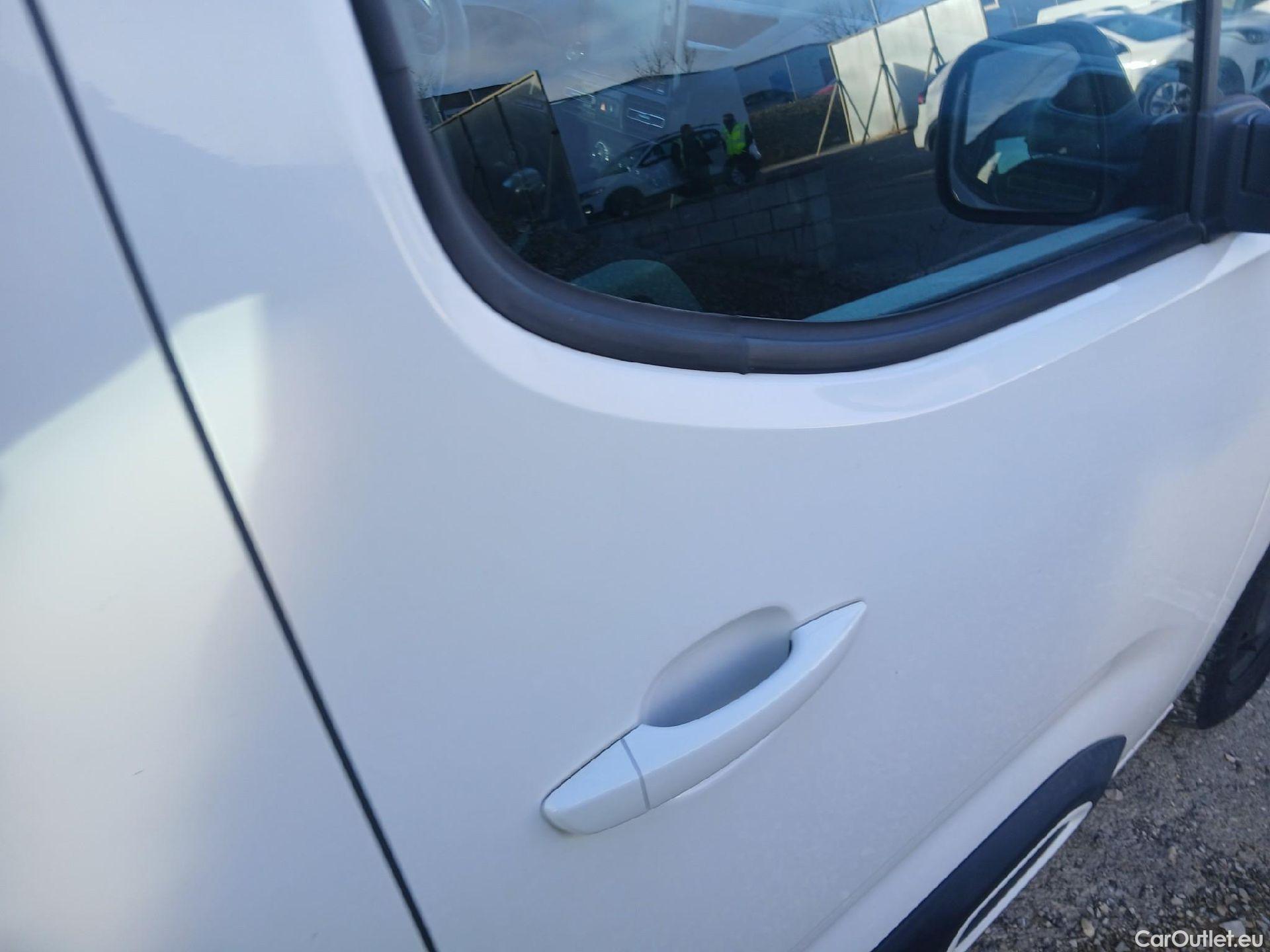  Citroen  Berlingo CITROEN  / 2018 / 5P / combi Talla M PureTech 110 S&S FEEL #28