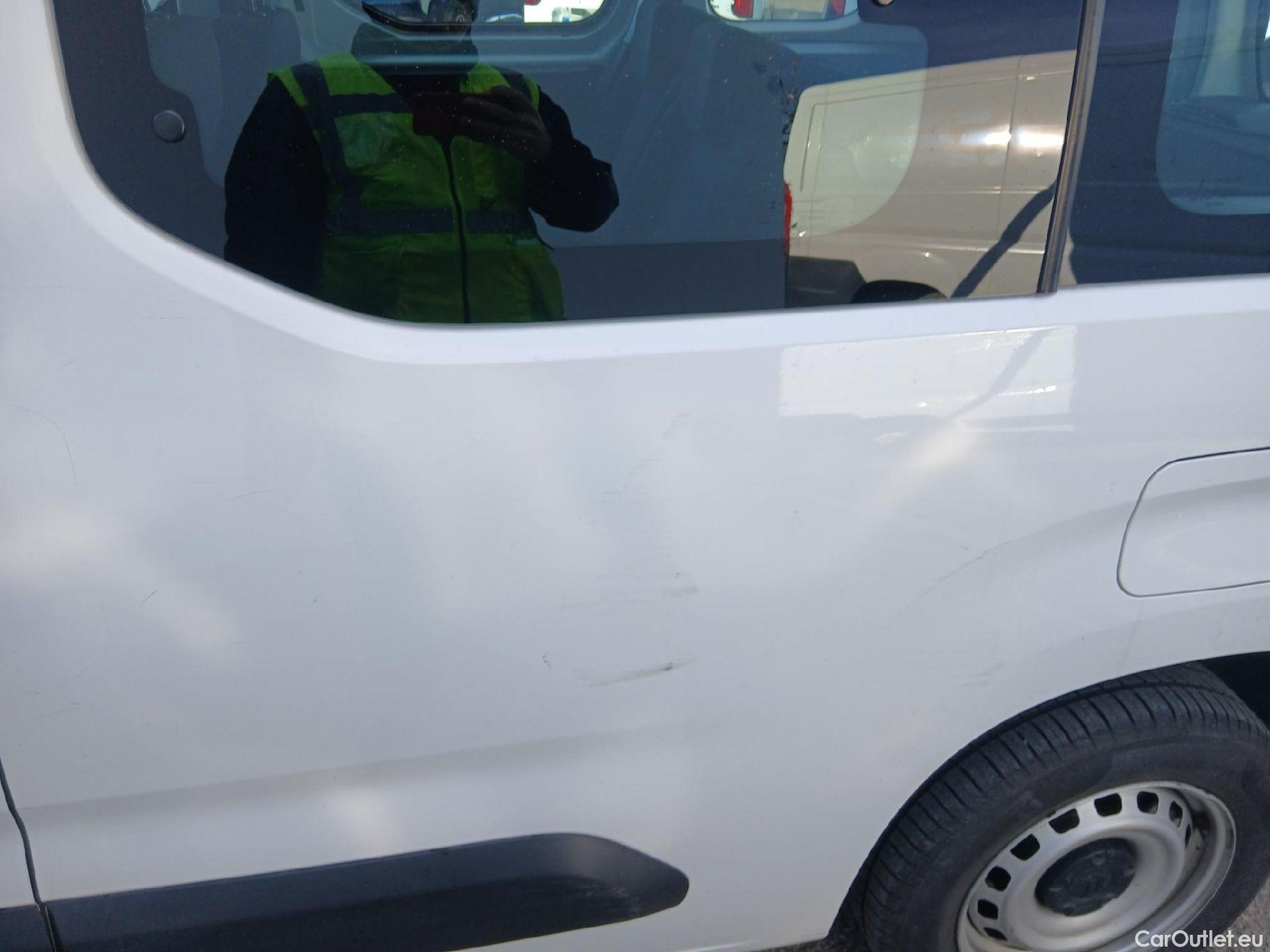  Citroen  Berlingo CITROEN  / 2018 / 4P / combi Talla M BlueHDi 100 LIVE (AC) #8