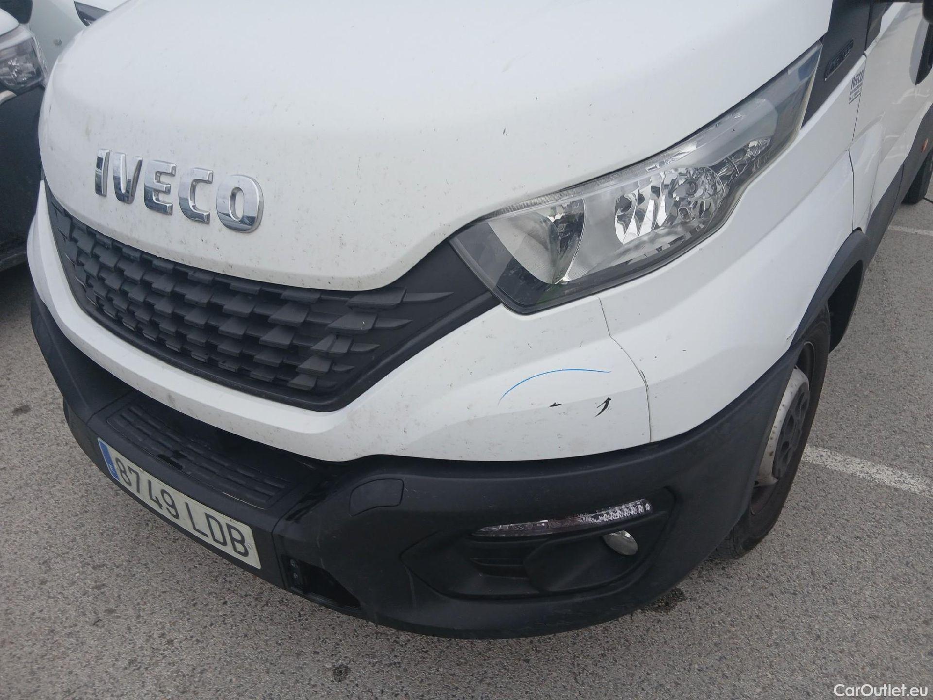  Iveco  Daily IVECO  / 2019 / 4P / furgón 2.3 TD 35S 16 V 3520L/H2 12 M3 #19