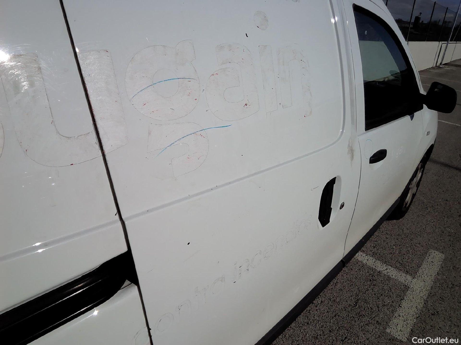  Dacia  Dokker DACIA  / 2013 / 4P / furgón derivado de turismo Van Essential Blue dCi 70kW (95CV) #32