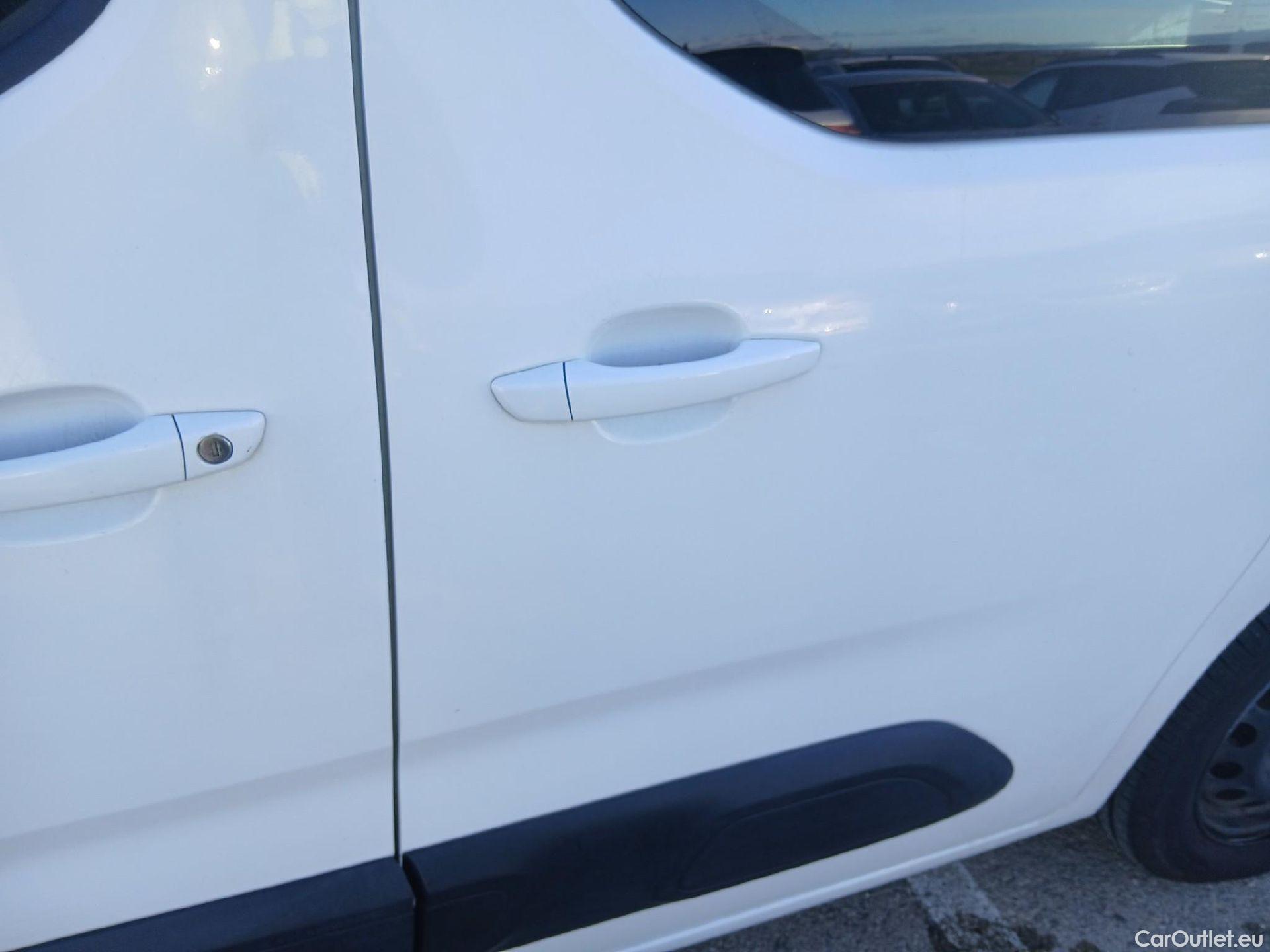  Citroen  Berlingo CITROEN  / 2018 / 5P / combi Talla M PureTech 110 S&S FEEL #11