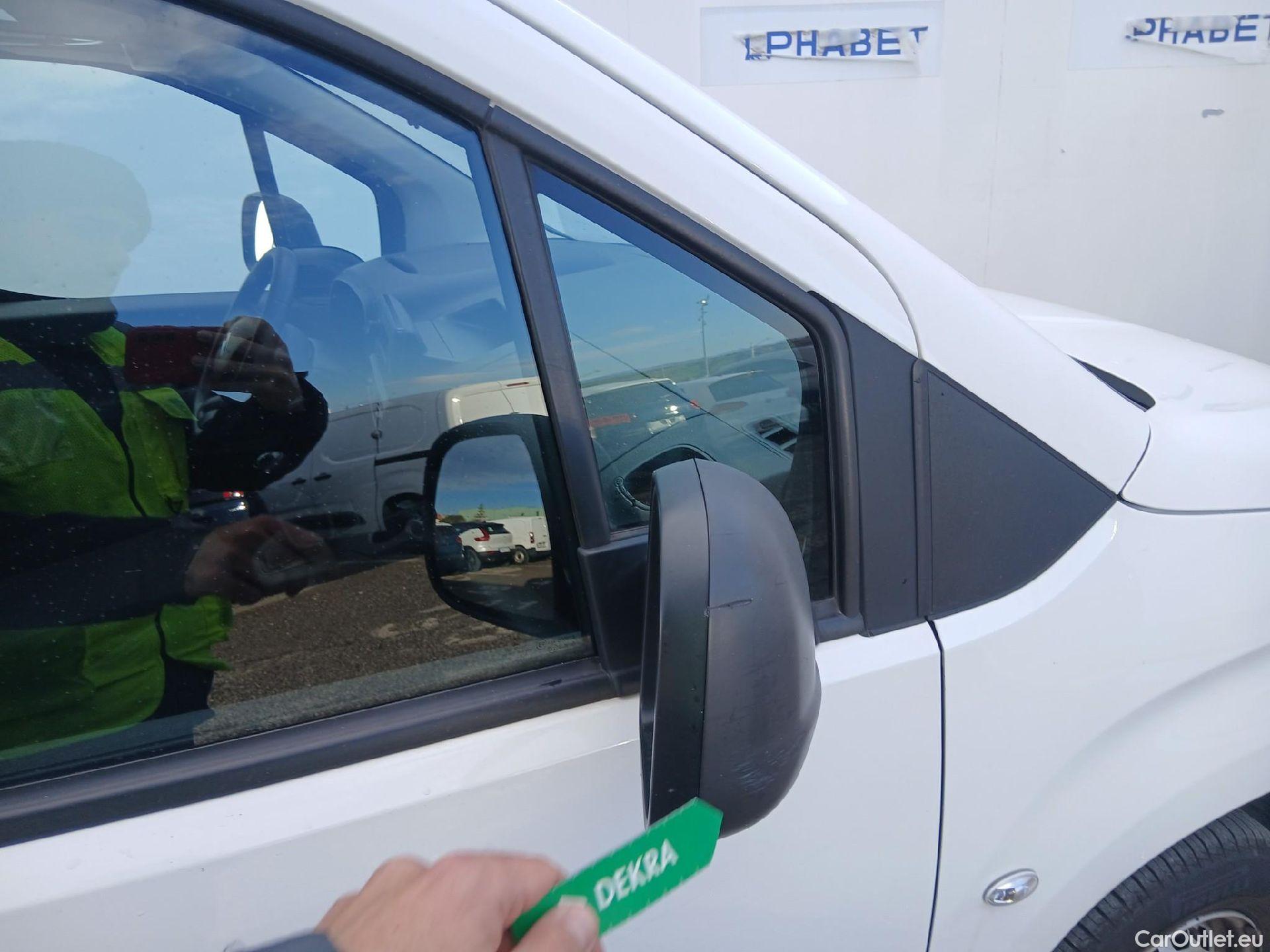  Citroen  Berlingo CITROEN  / 2018 / 4P / combi Talla M BlueHDi 100 LIVE (AC) #24