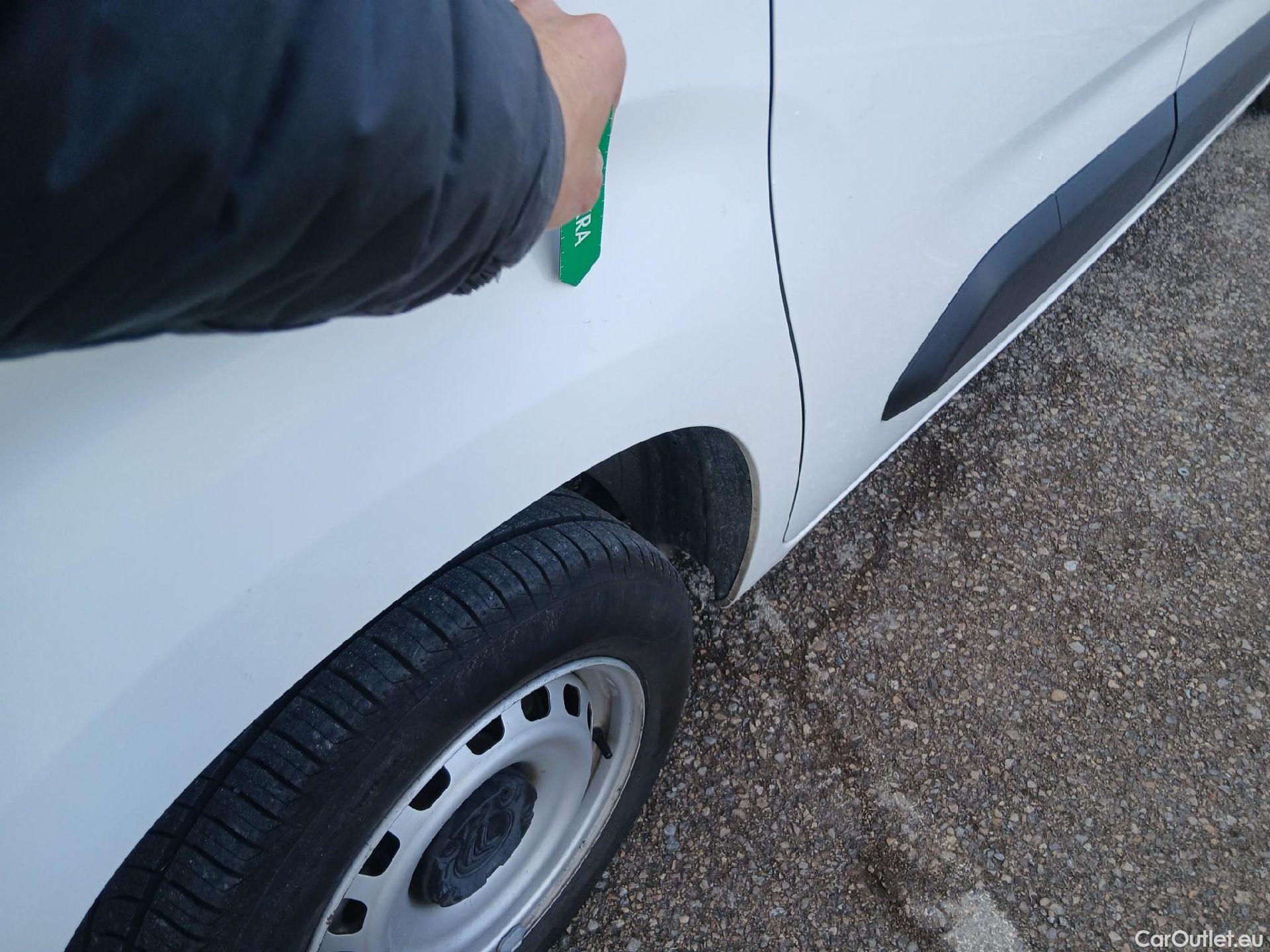  Citroen  Berlingo CITROEN  / 2018 / 4P / combi Talla M BlueHDi 100 LIVE (AC) #13