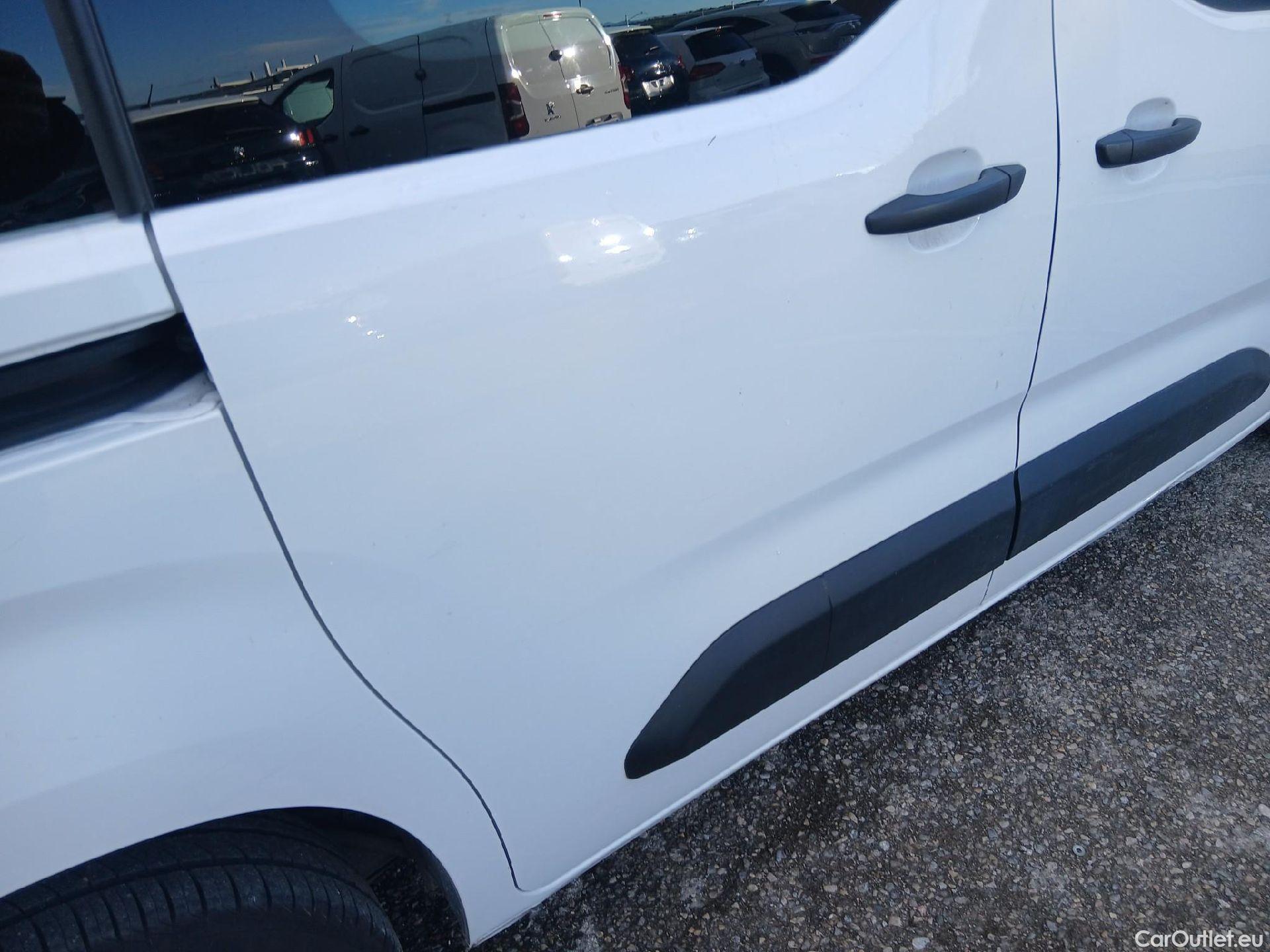  Citroen  Berlingo CITROEN  / 2018 / 4P / combi Talla M BlueHDi 100 LIVE (AC) #15