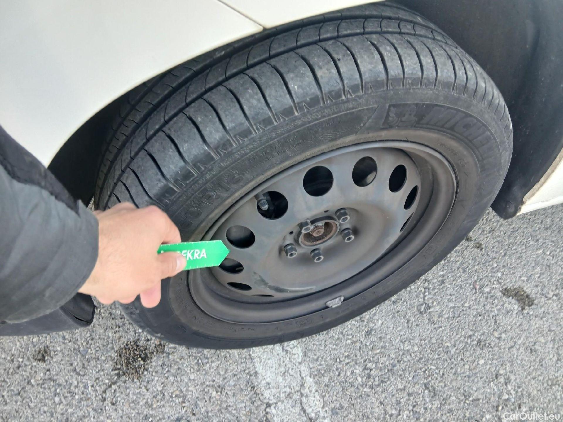  Citroen  Berlingo CITROEN  / 2018 / 5P / combi Talla M PureTech 110 S&S FEEL #8