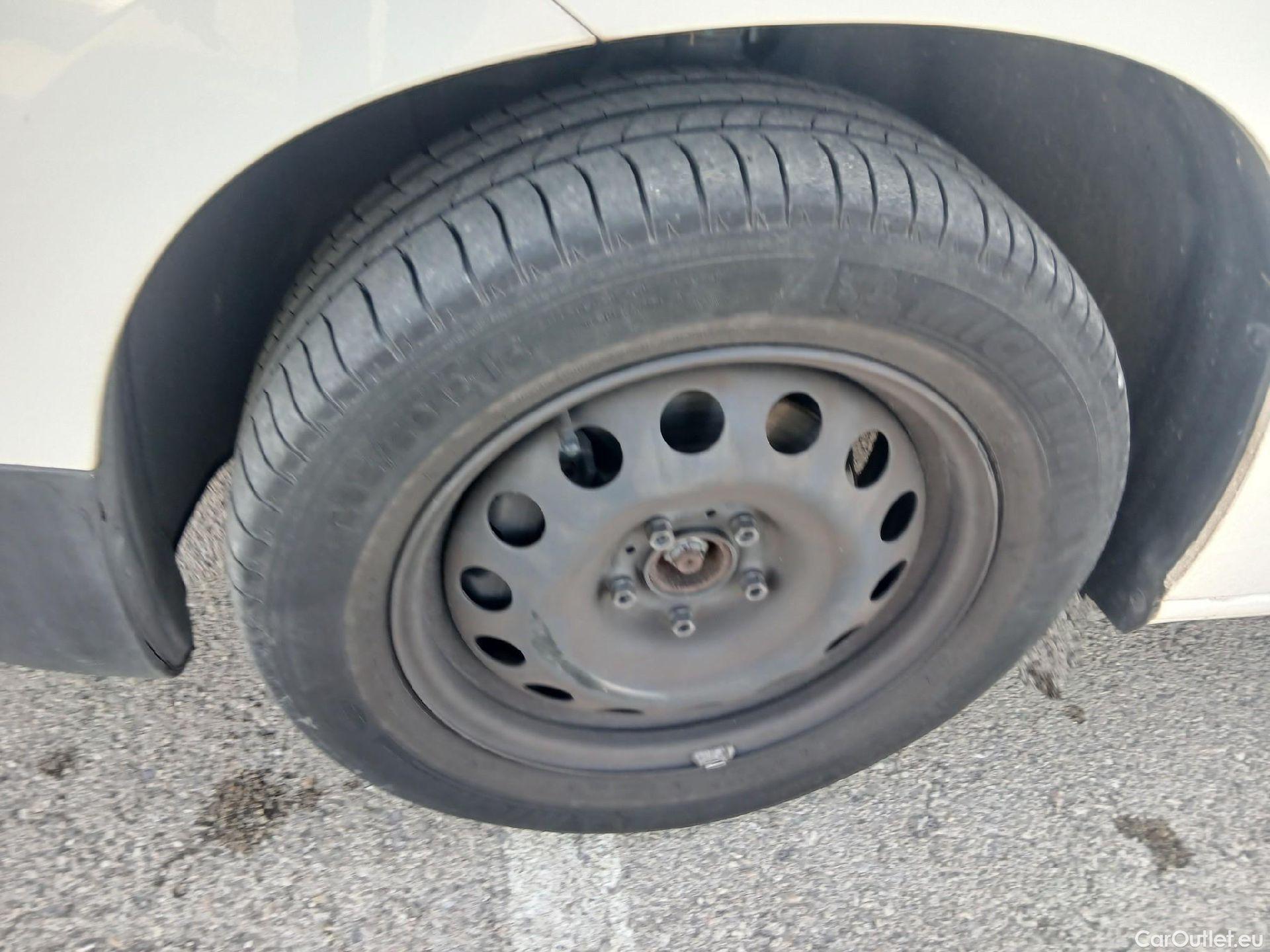  Citroen  Berlingo CITROEN  / 2018 / 5P / combi Talla M PureTech 110 S&S FEEL #7