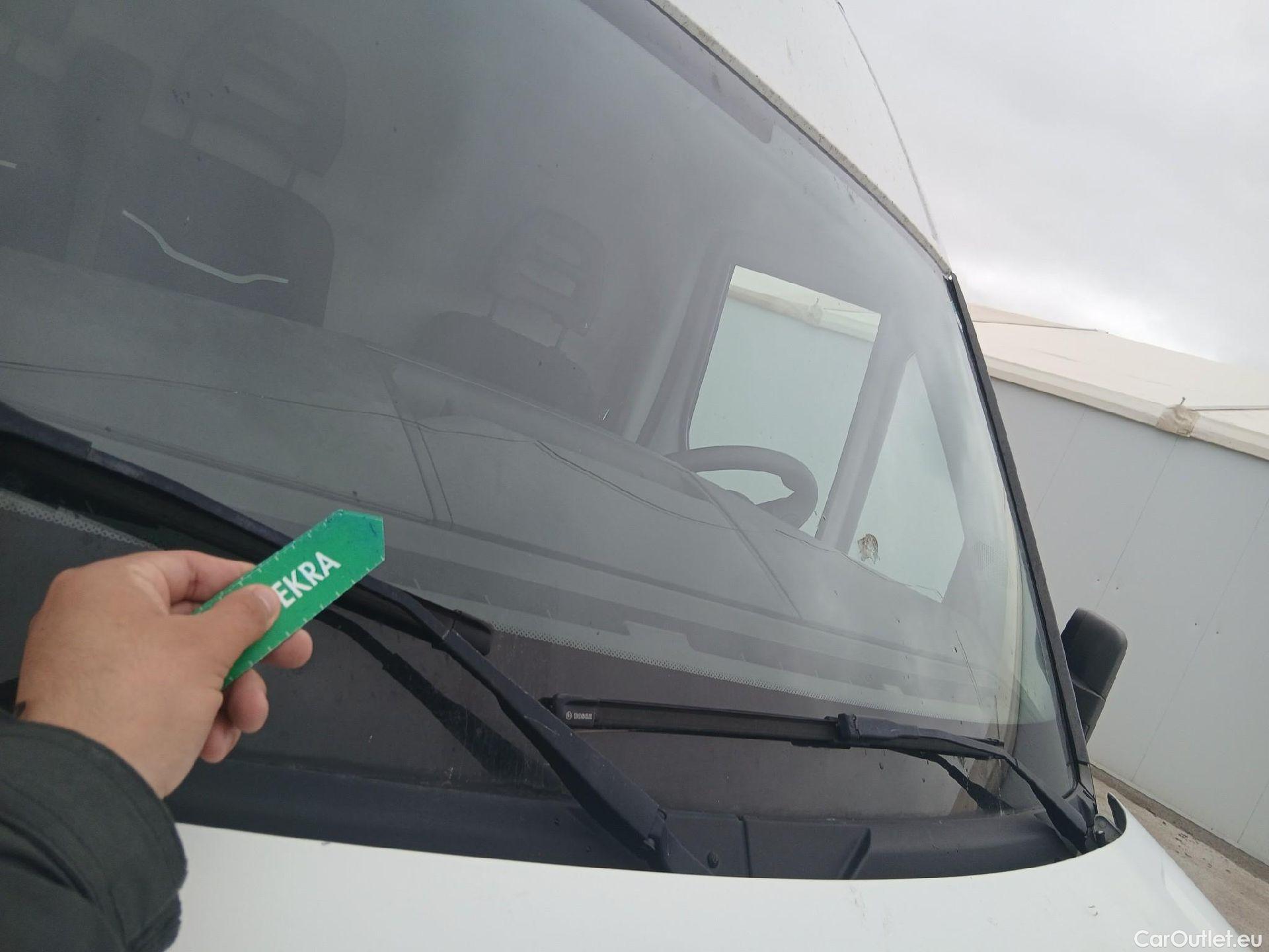  Iveco  Daily IVECO  / 2019 / 4P / furgón 2.3 TD 35S 16 V 3520L/H2 12 M3 #24