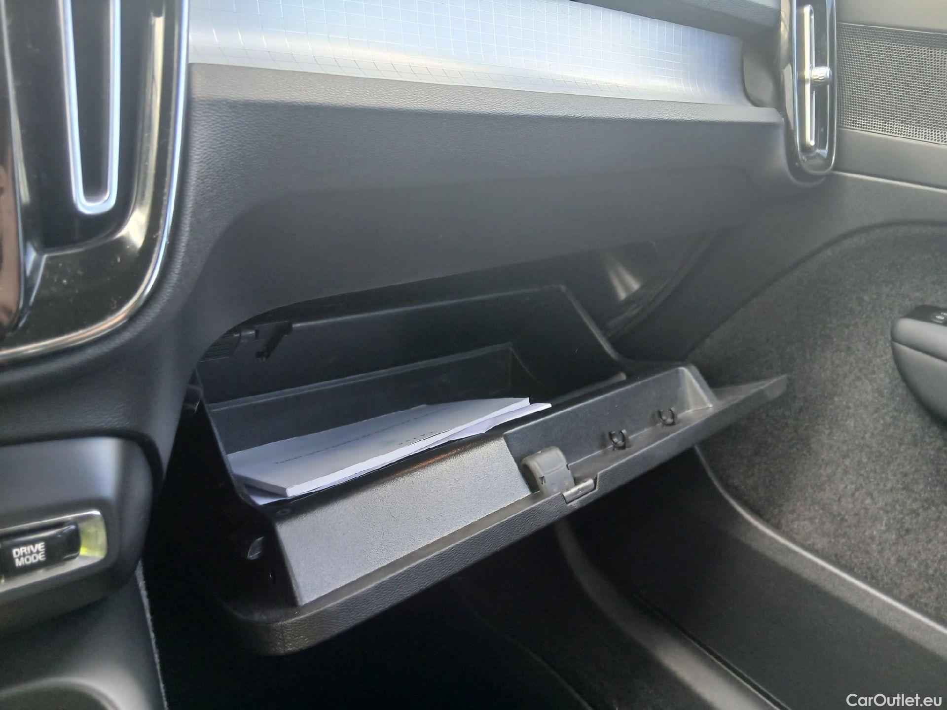  Volvo  XC 40 VOLVO XC40 / 2017 / 5P / todoterreno 1.5 T2 Momentum Pro Auto #1