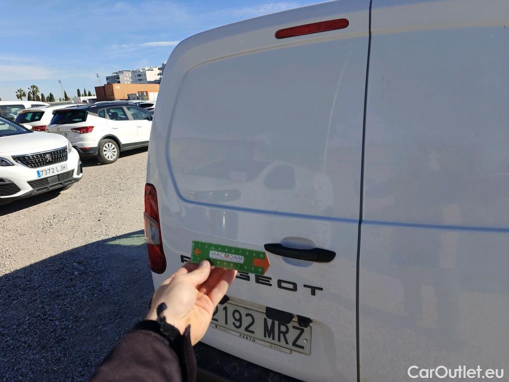  Peugeot  RIFTER PEUGEOT Partner / 2023 / 4P / furgón derivado de turismo Standard 600kg BlueHDi 73kW #77