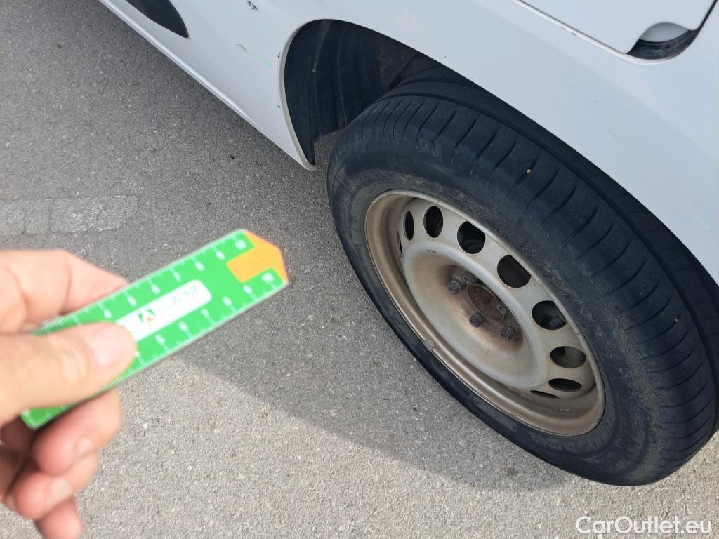  Peugeot  Partner PEUGEOT  / 2018 / 3P / furgón derivado de turismo Pro Standard 1000kg BlueHDi 73kW #66