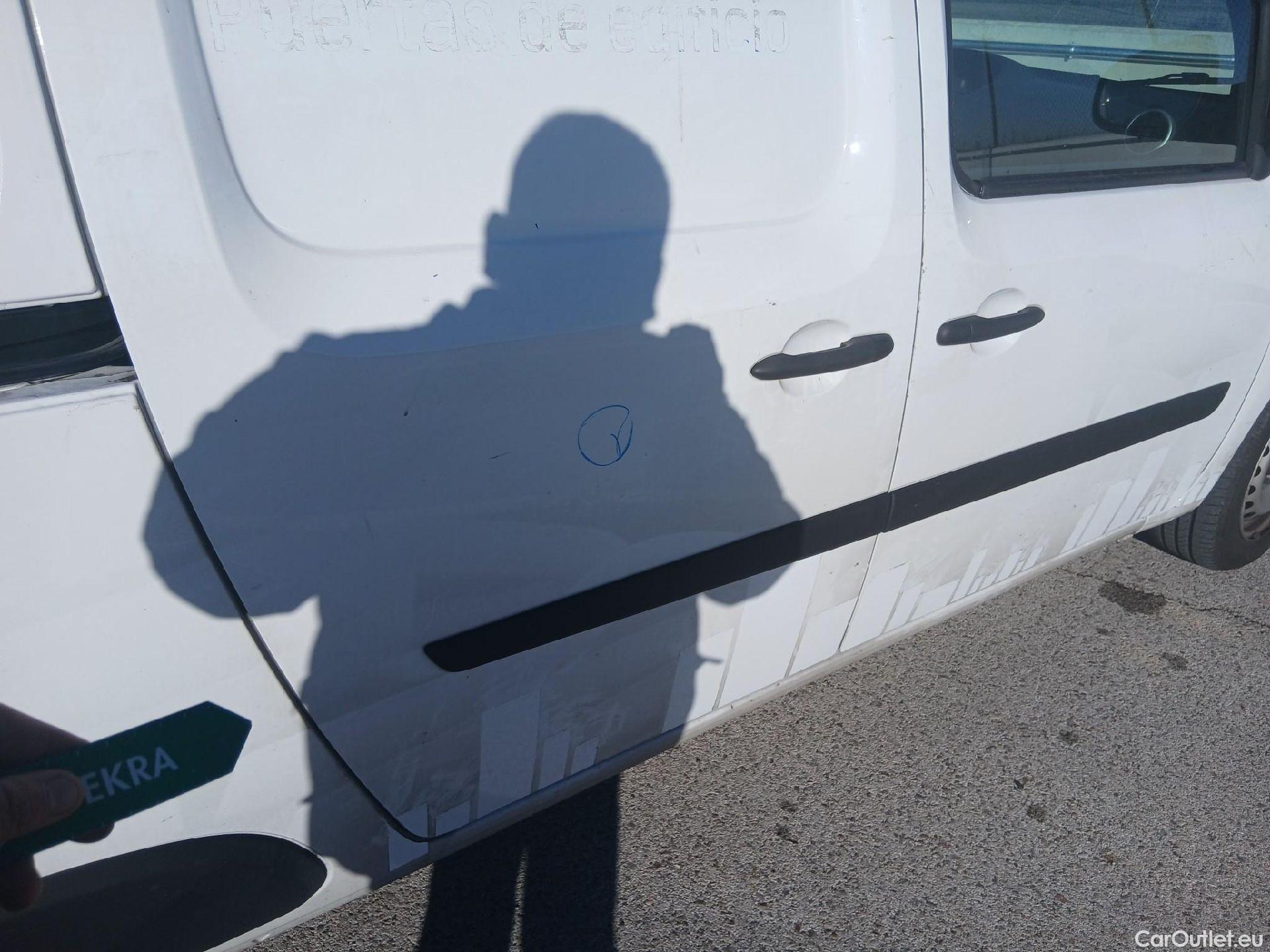  Renault  Kangoo RENAULT  Furgón/2013/4P/furgón derivado de turismo Maxi 2p Blue dCi 70 kW (95CV) #37