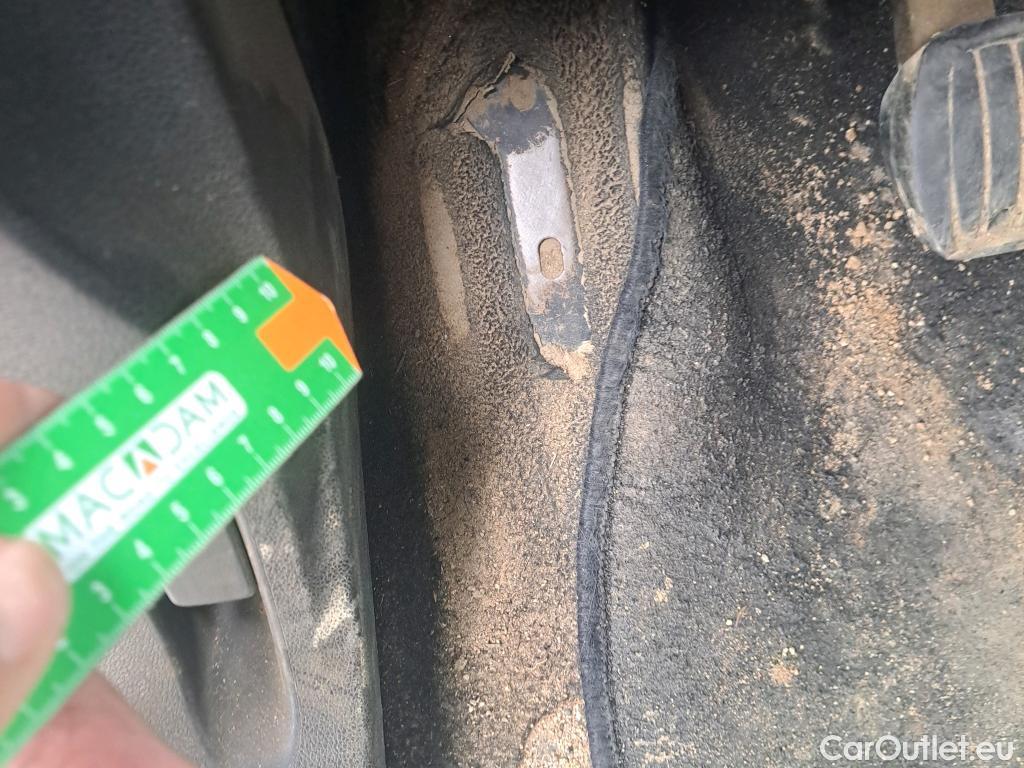  Peugeot  Partner PEUGEOT  / 2018 / 3P / furgón derivado de turismo Pro Standard 1000kg BlueHDi 73kW #17