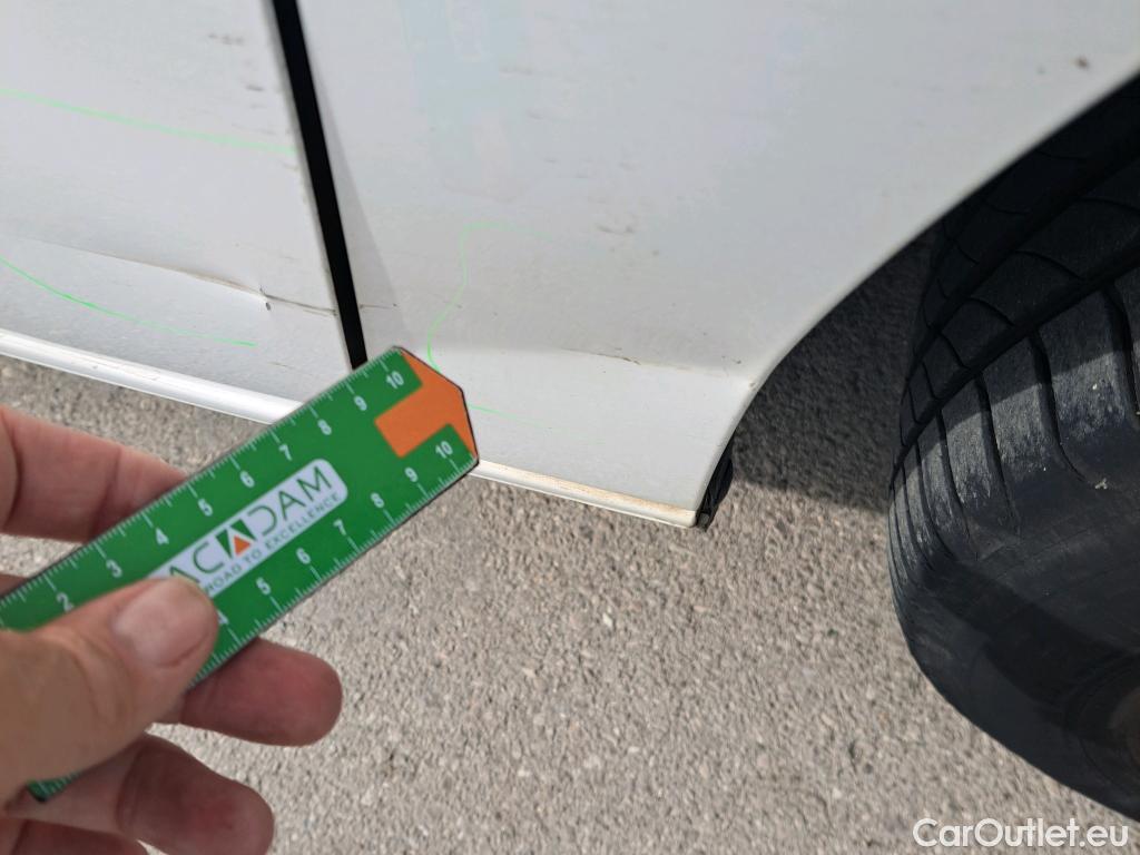  Peugeot  Partner PEUGEOT  / 2018 / 3P / furgón derivado de turismo Pro Standard 1000kg BlueHDi 73kW #42