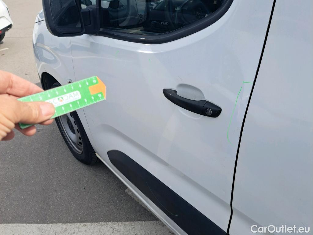  Peugeot  Partner PEUGEOT  / 2018 / 3P / furgón derivado de turismo Pro Standard 1000kg BlueHDi 73kW #48