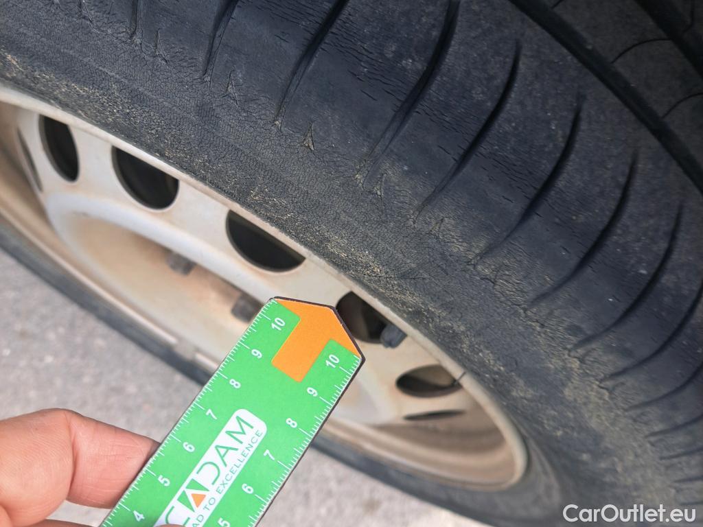  Peugeot  Partner PEUGEOT  / 2018 / 3P / furgón derivado de turismo Pro Standard 1000kg BlueHDi 73kW #67