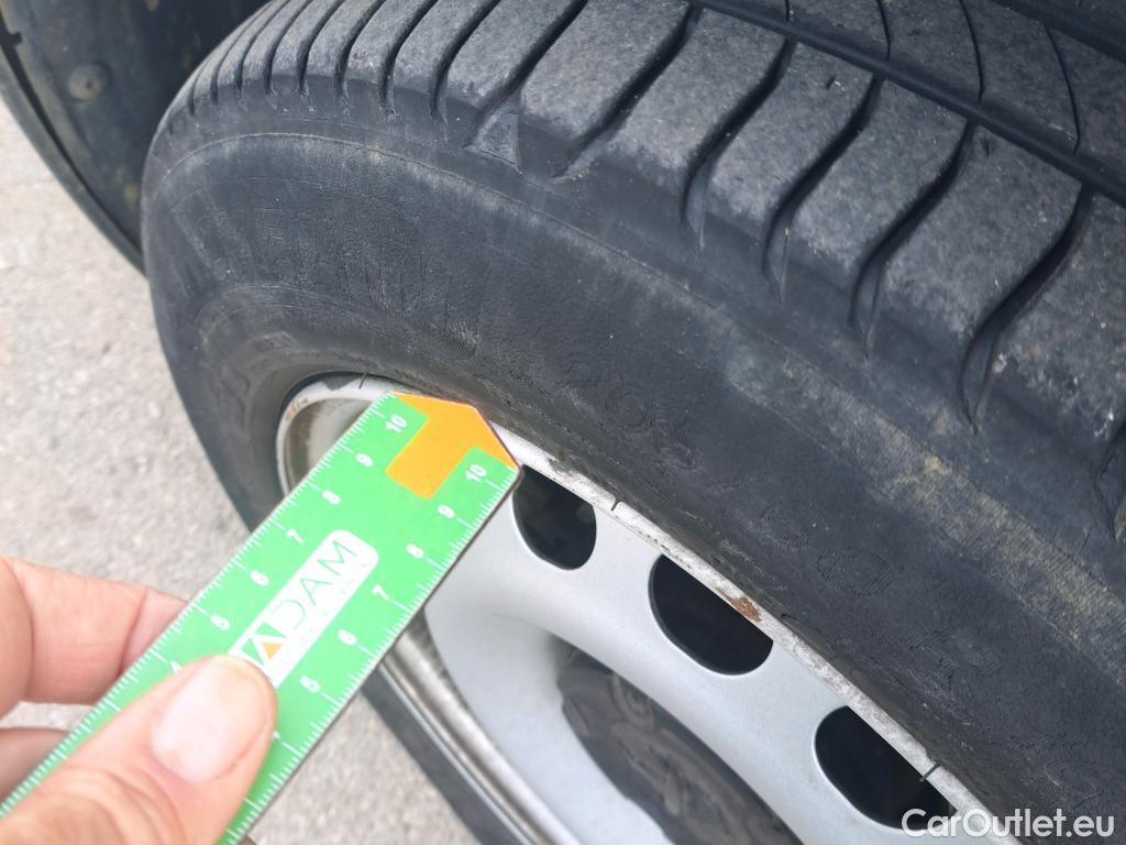  Peugeot  Partner PEUGEOT  / 2018 / 3P / furgón derivado de turismo Pro Standard 1000kg BlueHDi 73kW #65