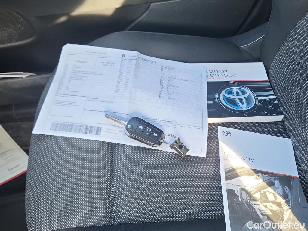  Toyota  Proace TOYOTA  City / 2020 / 4P / combi 1.5D 75kW (100CV) GX L1 #4