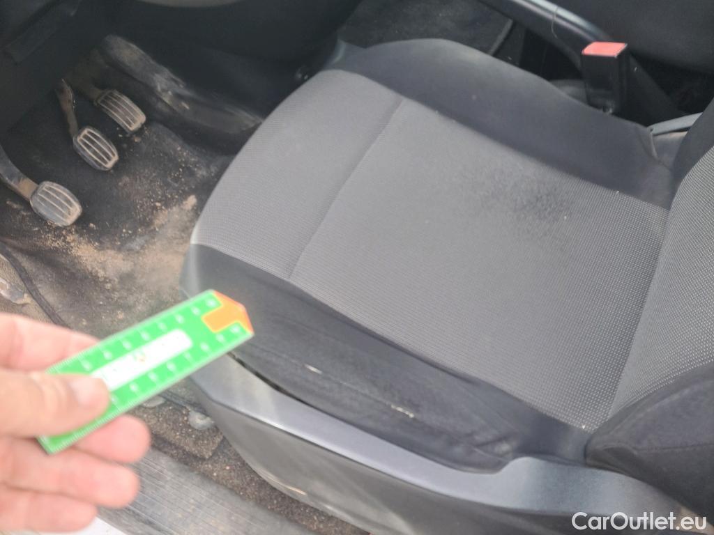  Peugeot  Partner PEUGEOT  / 2018 / 3P / furgón derivado de turismo Pro Standard 1000kg BlueHDi 73kW #61