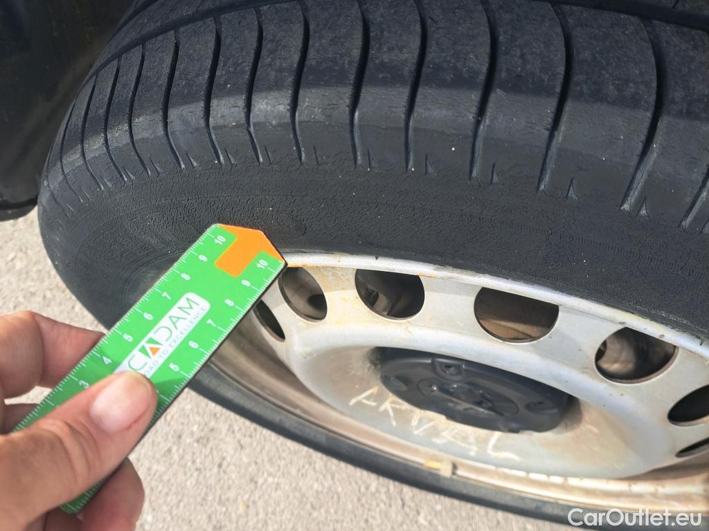  Peugeot  Partner PEUGEOT  / 2018 / 3P / furgón derivado de turismo Pro Standard 1000kg BlueHDi 73kW #71