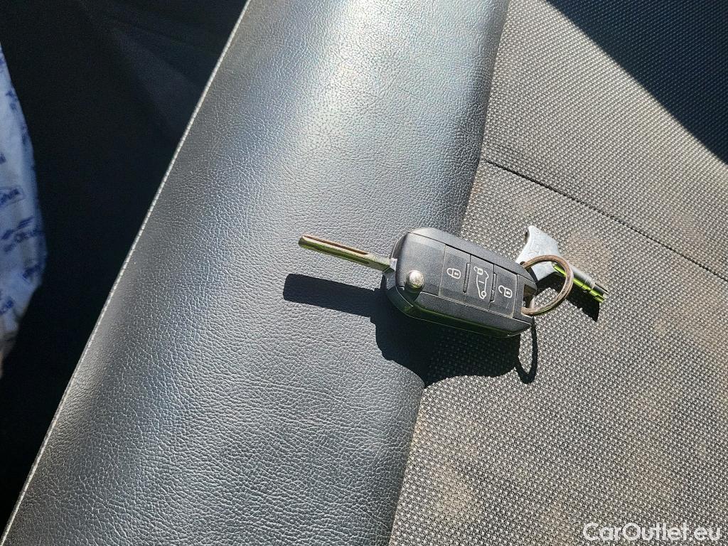  Opel  Vivaro OPEL  / 2019 / 4P / furgón 1.5 Diésel 88kW (120CV) M Std Select #52