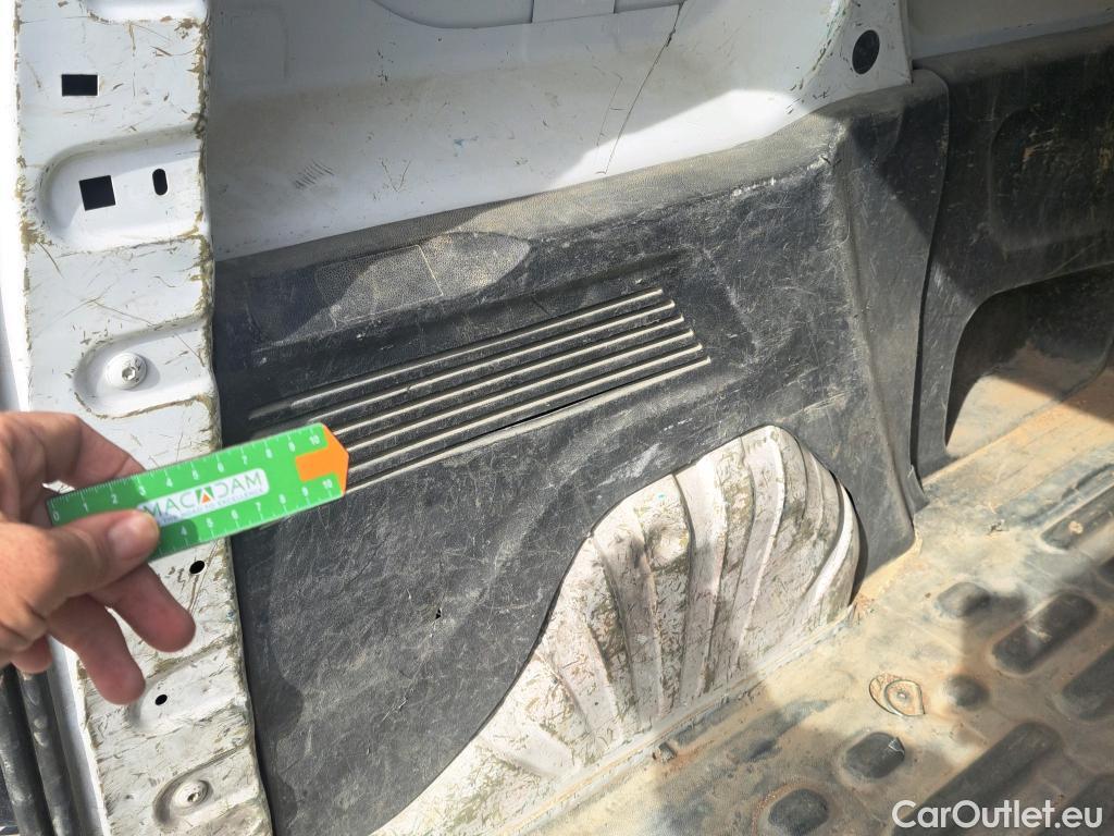  Peugeot  Partner PEUGEOT  / 2018 / 3P / furgón derivado de turismo Pro Standard 1000kg BlueHDi 73kW #31