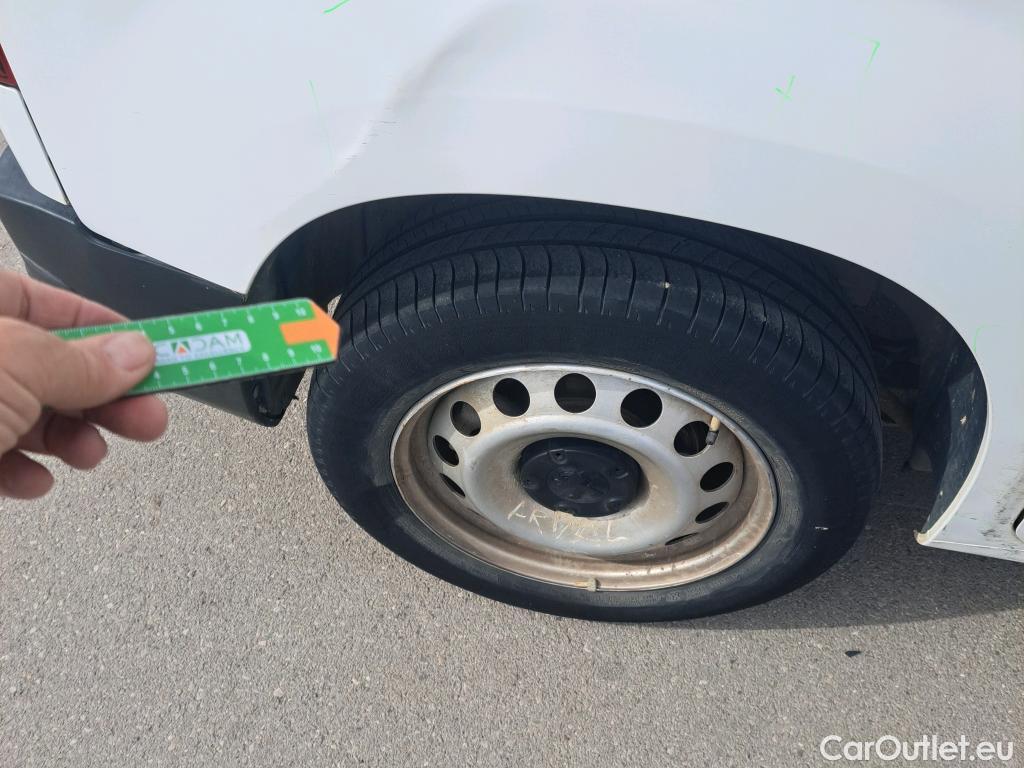  Peugeot  Partner PEUGEOT  / 2018 / 3P / furgón derivado de turismo Pro Standard 1000kg BlueHDi 73kW #70