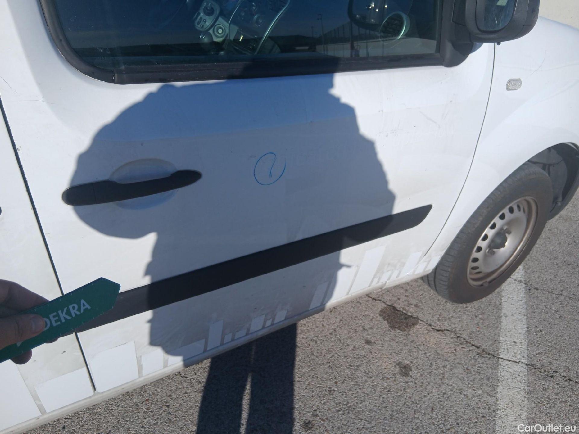  Renault  Kangoo RENAULT  Furgón/2013/4P/furgón derivado de turismo Maxi 2p Blue dCi 70 kW (95CV) #39