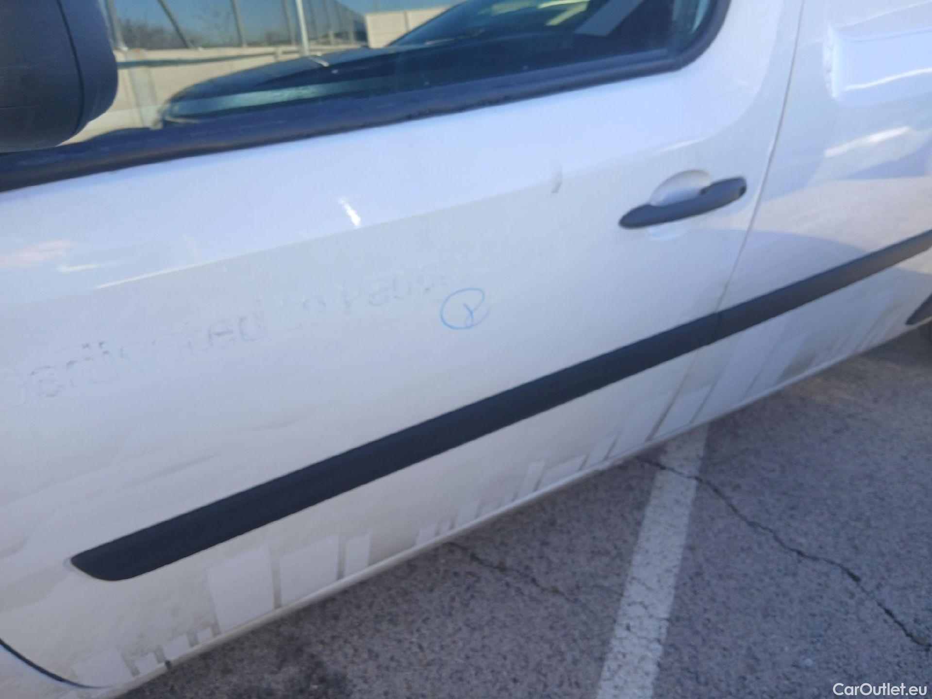  Renault  Kangoo RENAULT  Furgón/2013/4P/furgón derivado de turismo Maxi 2p Blue dCi 70 kW (95CV) #24