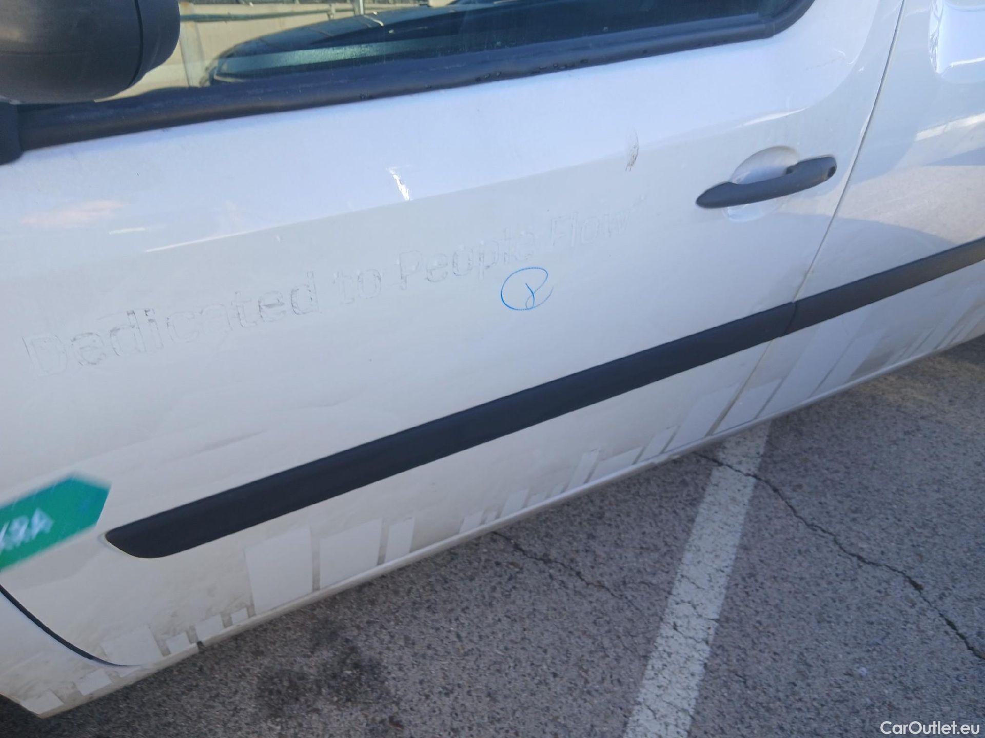  Renault  Kangoo RENAULT  Furgón/2013/4P/furgón derivado de turismo Maxi 2p Blue dCi 70 kW (95CV) #25