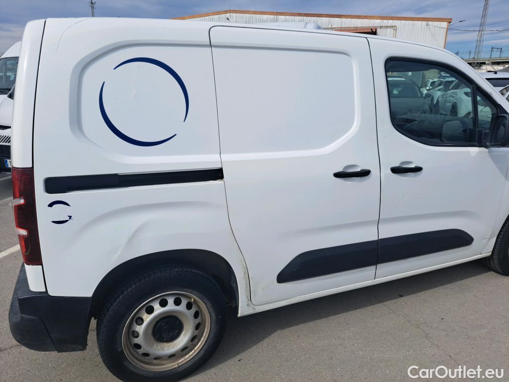 Peugeot  Partner PEUGEOT  / 2018 / 3P / furgón derivado de turismo Pro Standard 1000kg BlueHDi 73kW #58