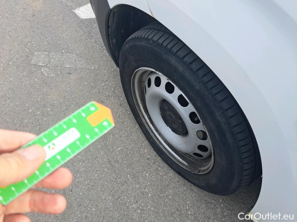  Peugeot  Partner PEUGEOT  / 2018 / 3P / furgón derivado de turismo Pro Standard 1000kg BlueHDi 73kW #64