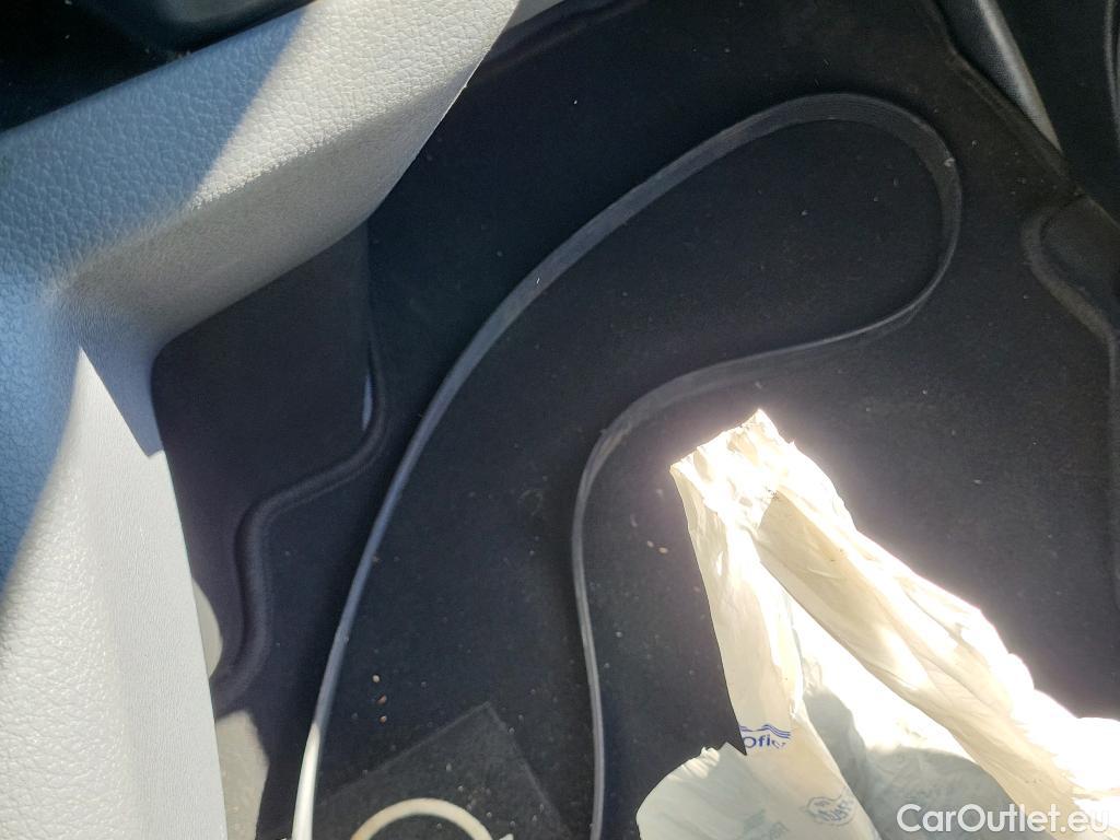  Opel  Vivaro OPEL  / 2019 / 4P / furgón 1.5 Diésel 88kW (120CV) M Std Select #68